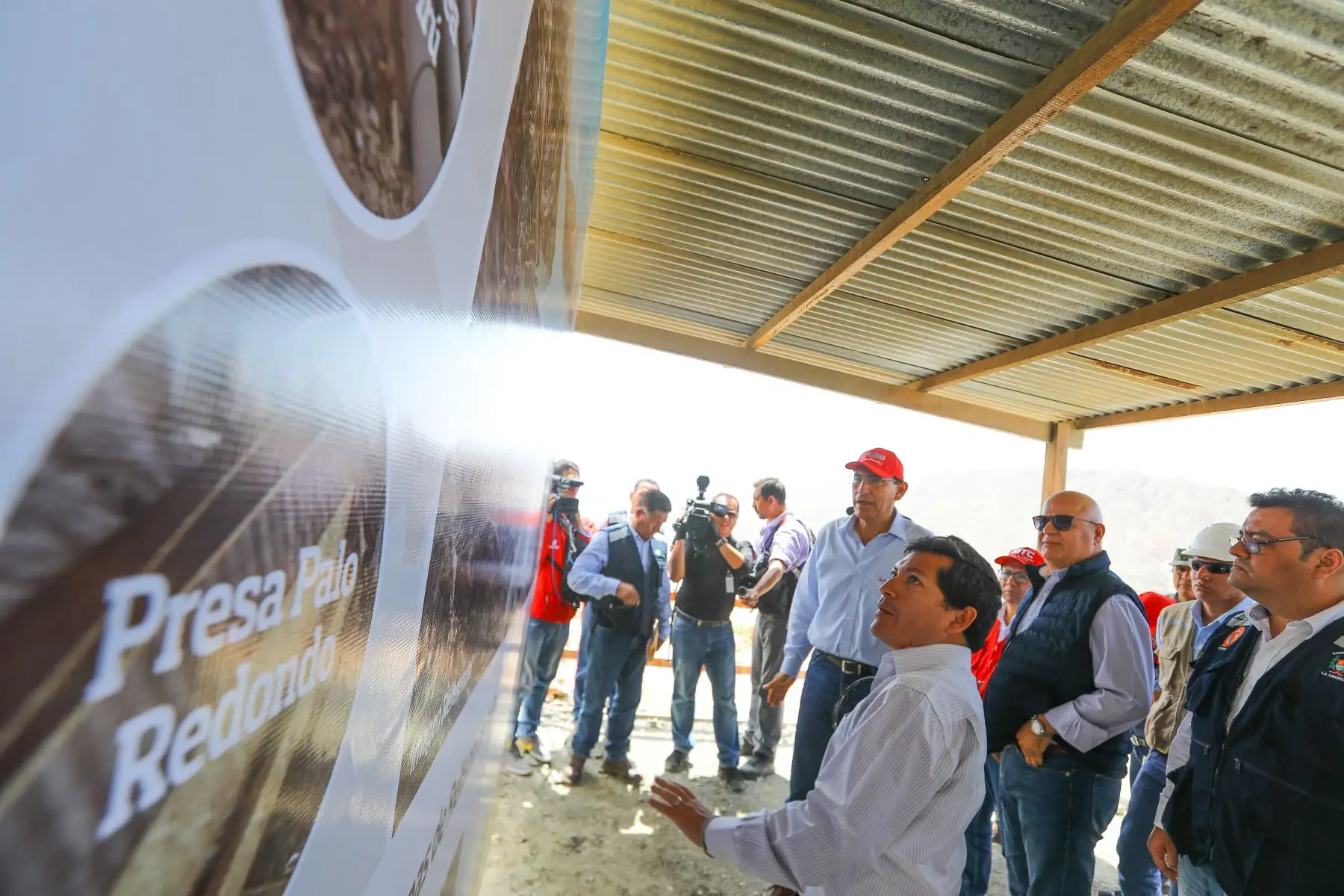 Jefe de Estado, Martín Vizcarra, inspecciona las obras de la represa Palo Redondo del proyecto Chavimochic III en la provincia de Virú. Foto: ANDINA/Andrés Valle/Prensa Presidencia