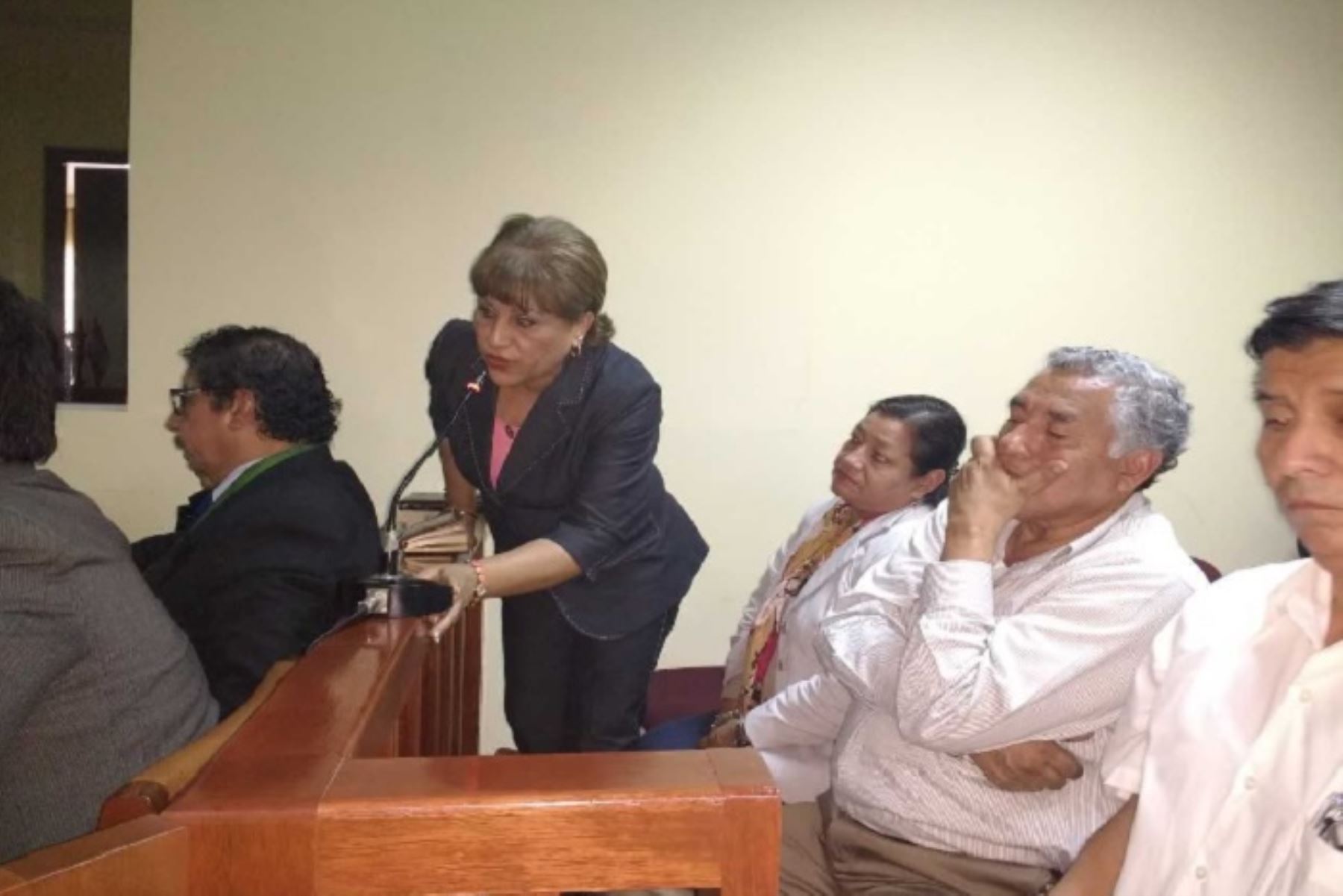 Por unanimidad los jueces de la Primera Sala de Apelaciones de la Corte Superior de Justicia del Santa, confirmaron esta tarde la condena de 4 años de cárcel para los prófugos exalcaldes de Chimbote, Victoria Espinoza García y Julio Cortez Rojas.