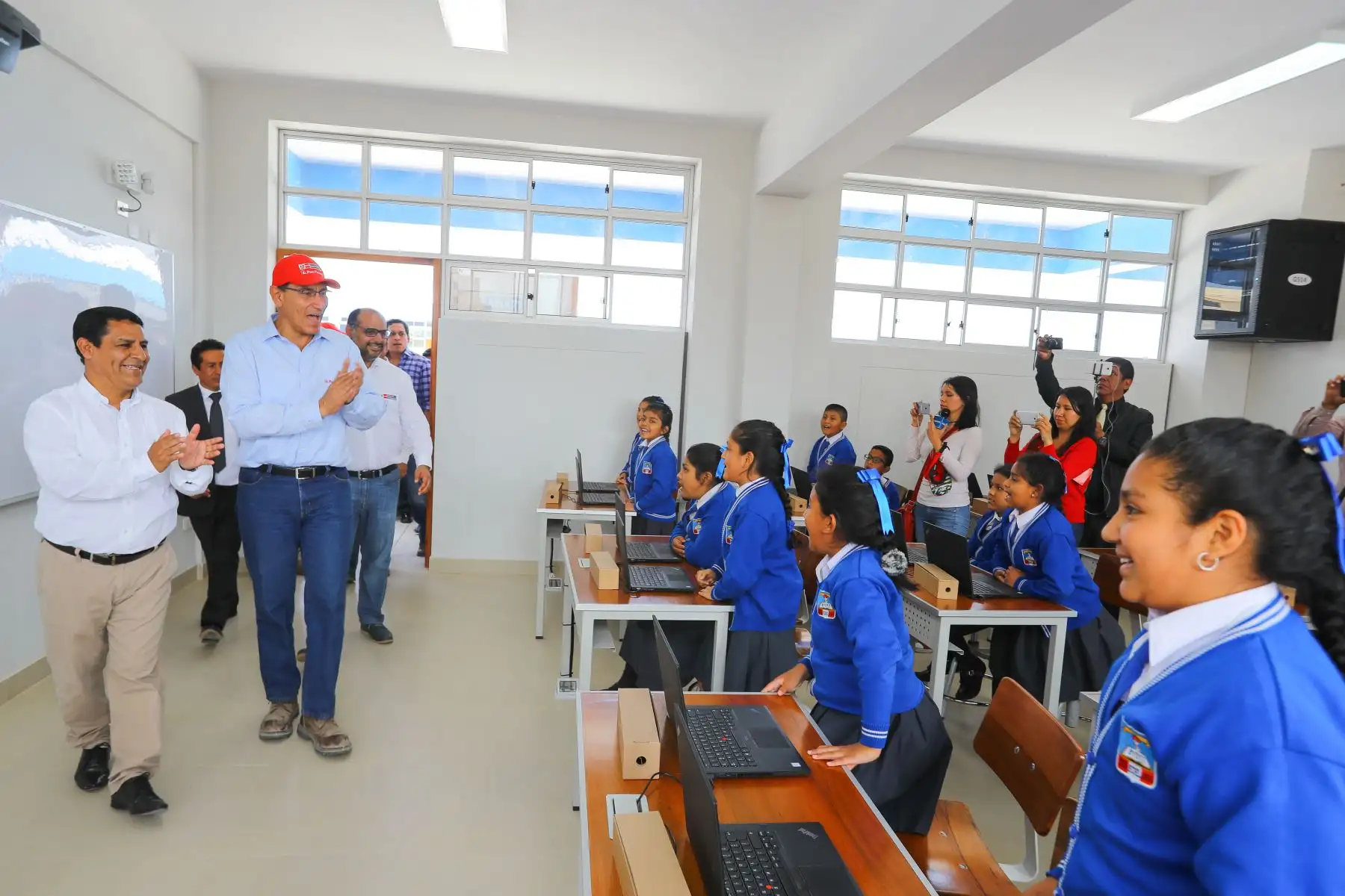 Presidente Martín Vizcarra inspeccionò las obras de mejoramiento de la Institución Educativa Santa Edelmira, en el distrito de Víctor Larco Herrera de Trujillo. Foto: ANDINA/Prensa Presidencia