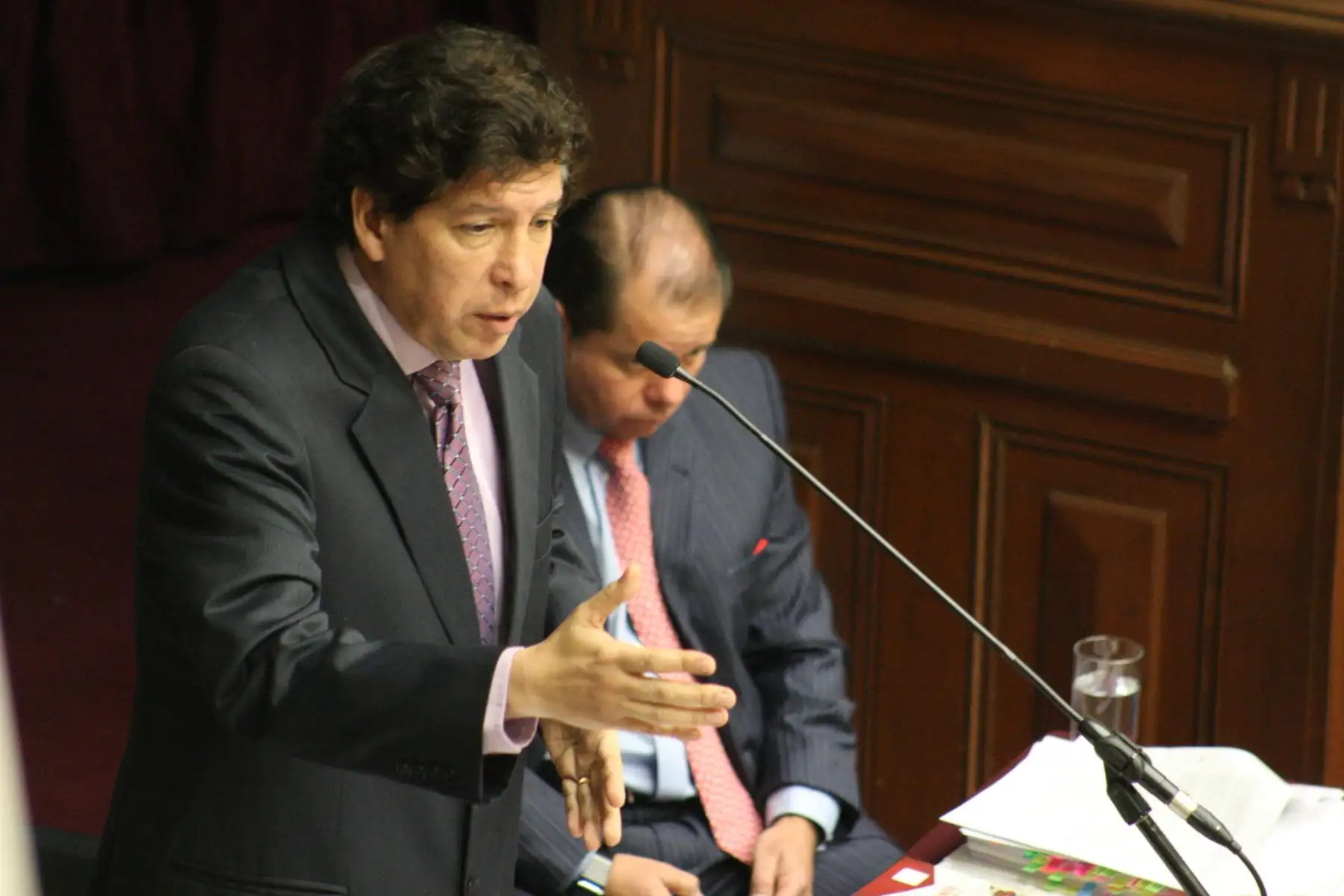 El exconsejero del CNM, Iván Noguera Ramos, ejerce su derecho a la defensa ante el Pleno del Congreso.Foto:ANDINA/Hèctor Vinces