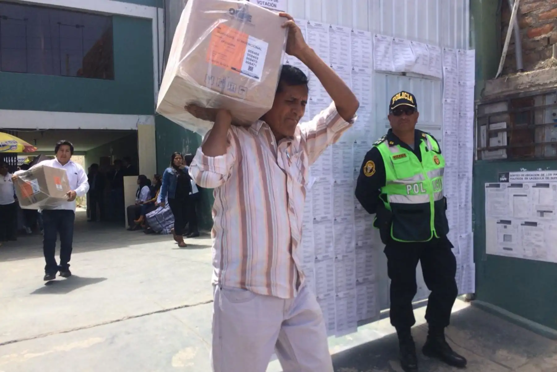 Policía de Arequipa se declara en alerta por comicios municipales y regionales. ANDINA