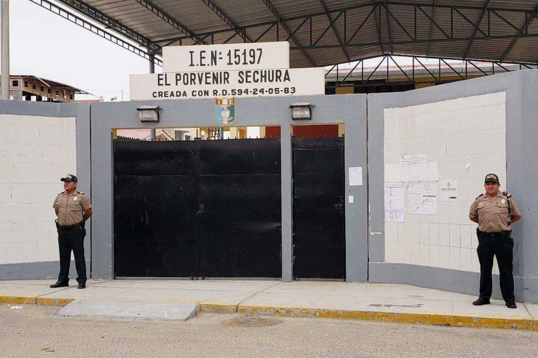 Desde las 08:00 horas de hoy más de 3,100 efectivos agentes de la Región Policial Piura se encargan de garantizar la seguridad exterior en todos los locales de votación de la región Piura, informó la Policía Nacional.