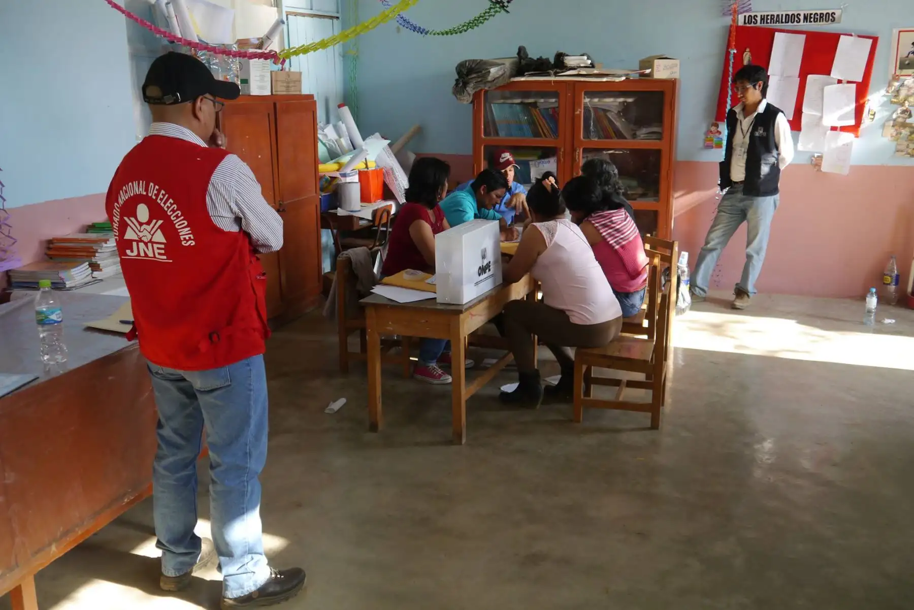 Un total de 140 fiscalizadores del JEE del Santa supervisan comicios en Chimbote. ANDINA
