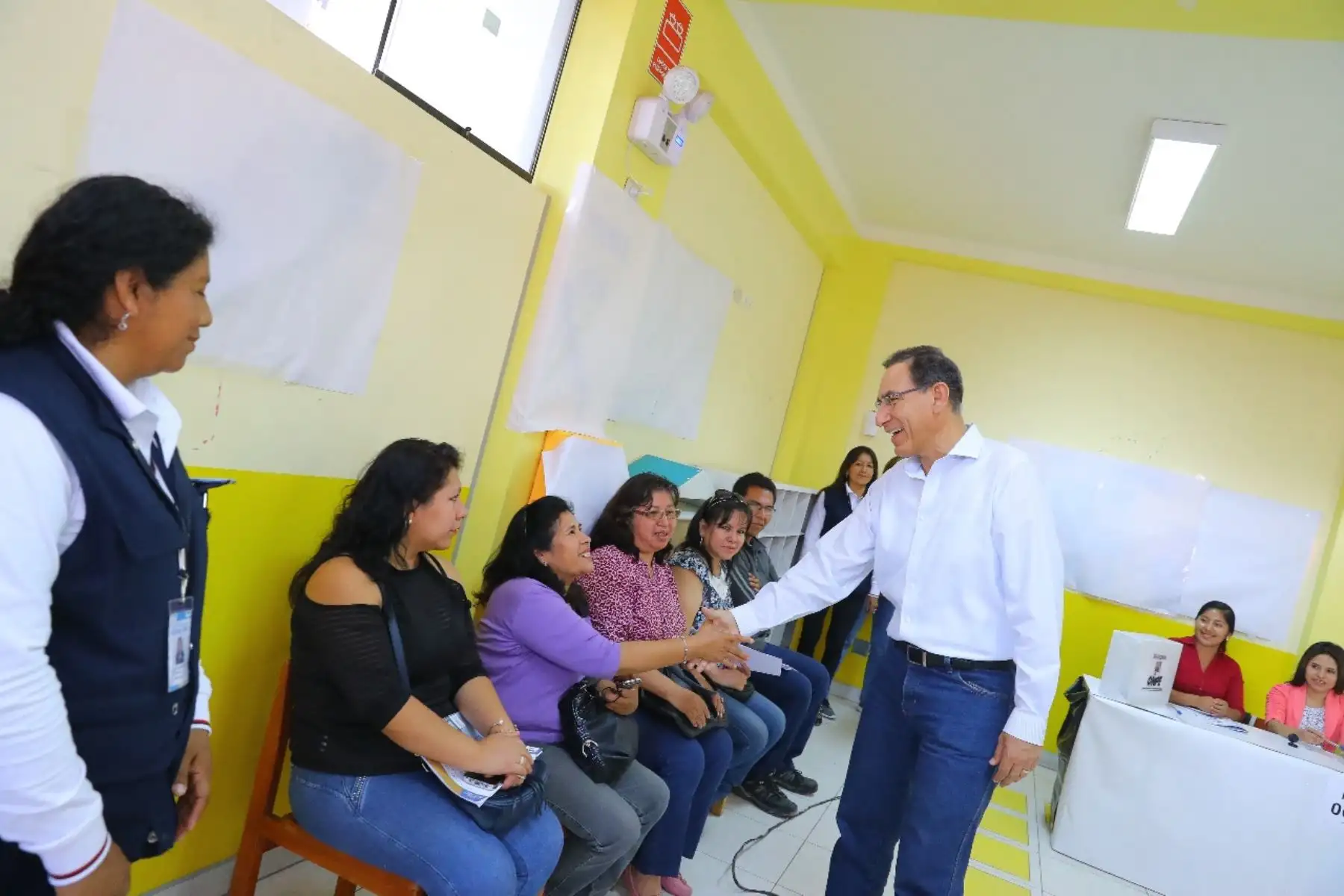 El presidente de la República, Martín Vizcarra. acudió esta mañana a sufragar en el colegio San Antonio de la región Moquegua, en el sur del país. Foto: ANDINA/Andrés Valle/Prensa Presidencia