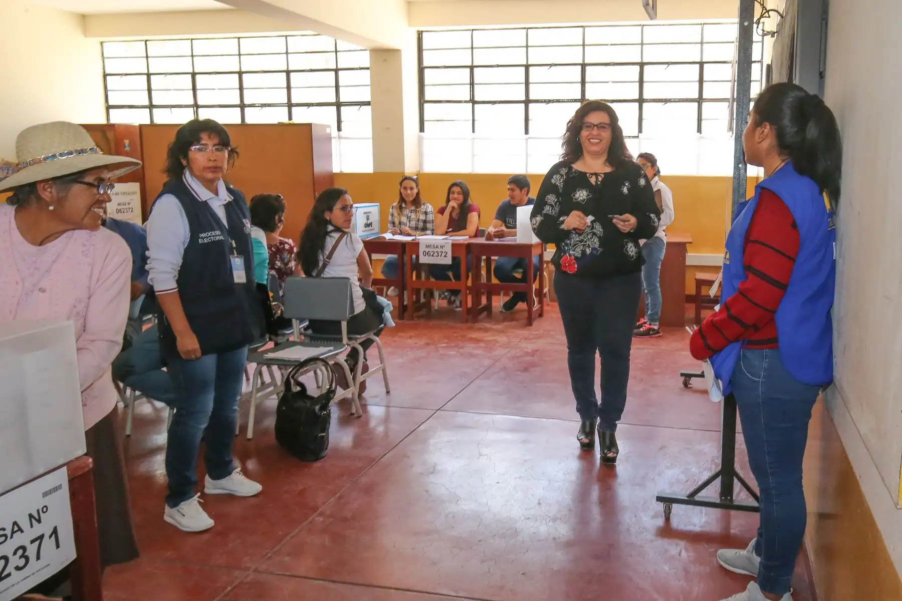 Primera dama Maribel Díaz Cabello emite su voto en la región Moquegua. Foto: ANDINA/Andrés Valle/Prensa Presidencia