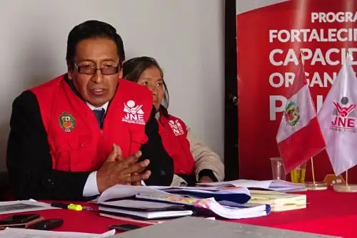 Presidente del JEE Puno, Edwin Sarmiento, exhorta a organizaciones políticas evitar propaganda electoral. ANDINA