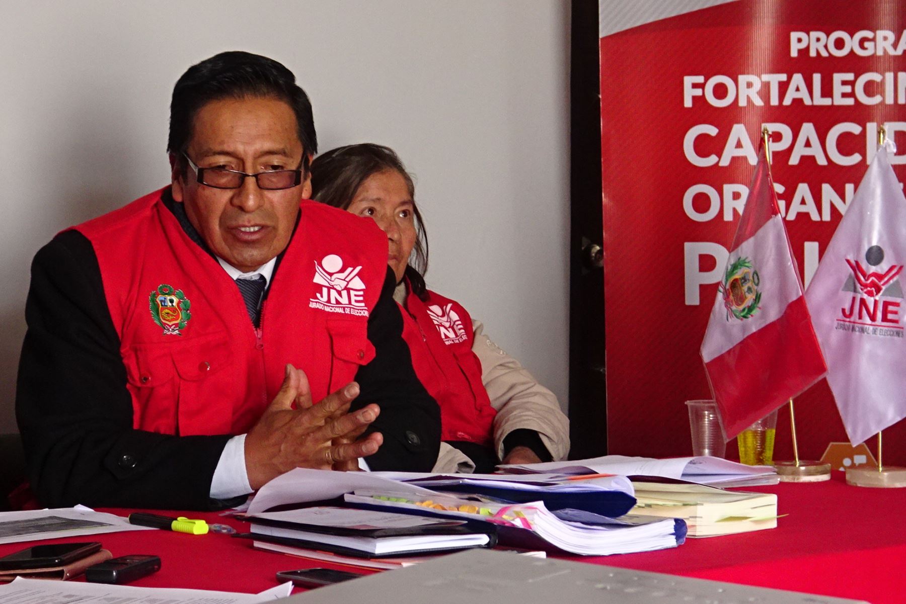 Presidente del JEE Puno, Edwin Sarmiento, exhorta a organizaciones políticas evitar propaganda electoral. ANDINA