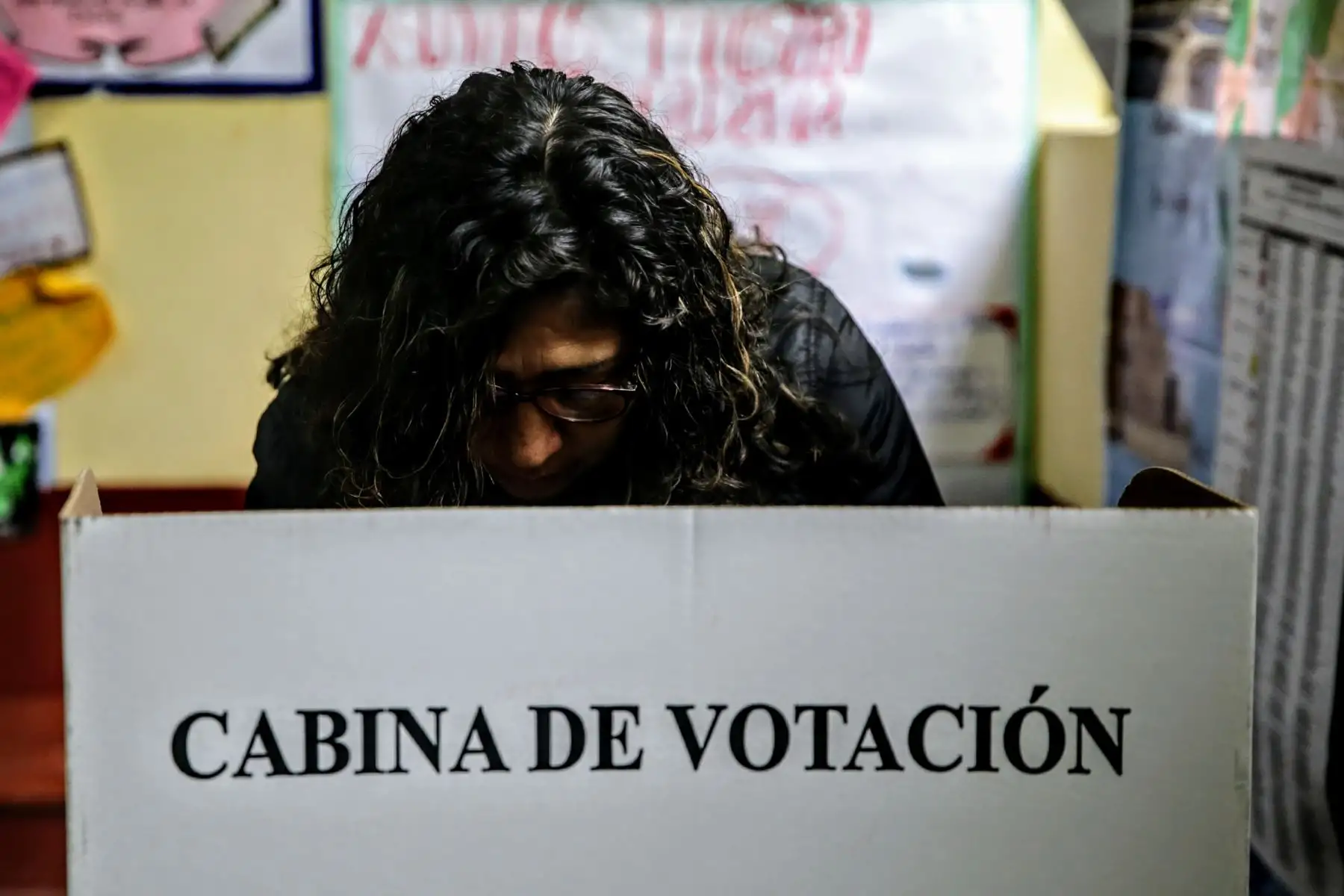 Jornada electoral transcurre con normalidad en el colegio Juan Pablo Vizcardo y Guzmán del Centro de Lima. Foto: ANDINA/Luis Iparraguirre