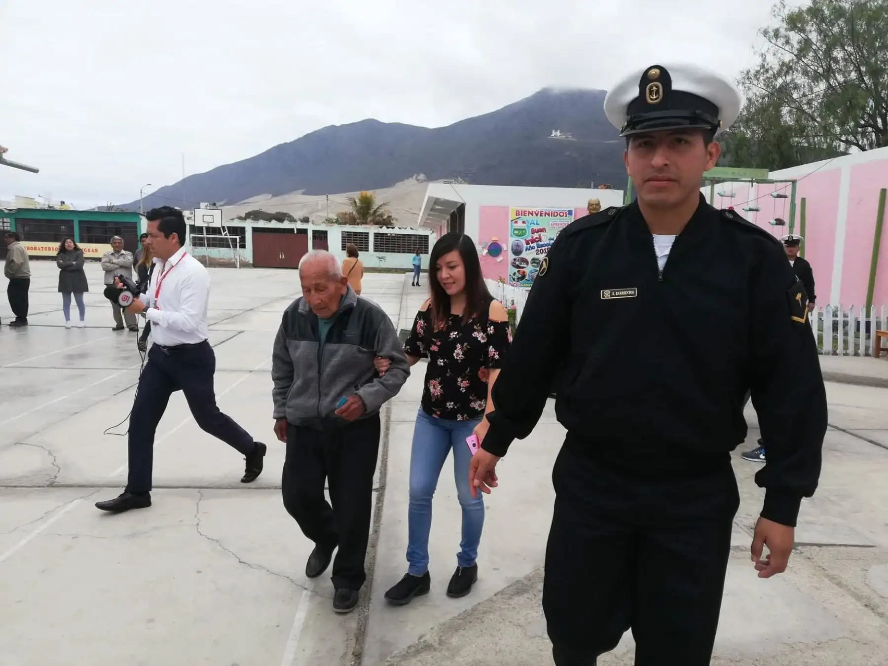 Desde las 6:00 de la mañana, el señor Beltrán ya sabía que hoy participaría de una jornada democrática más en la historia del país. Foto: ANDINA/Gonzalo Horna