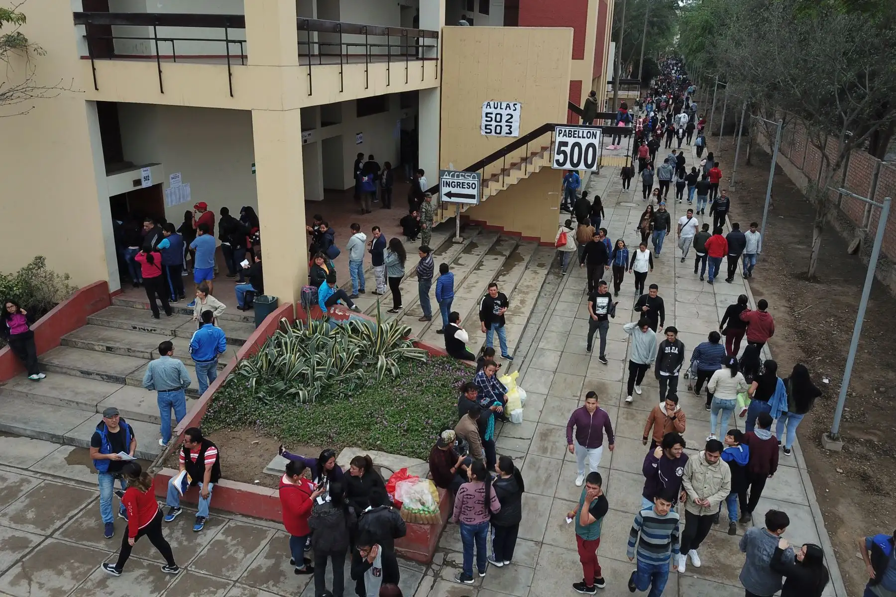 Jornada electoral transcurre con normalidad en la Universidad Nacional de Ingeniería. Foto: ANDINA/Daniel Bracamonte