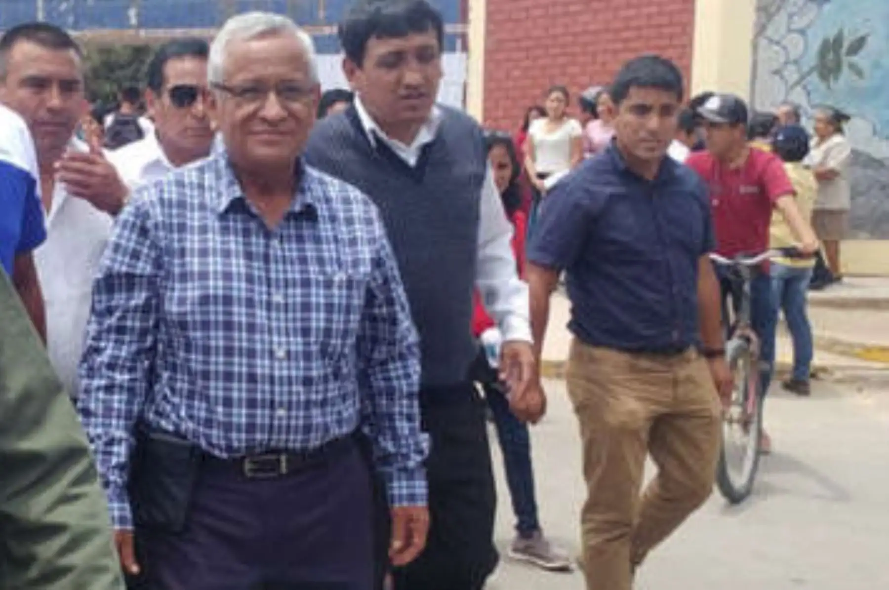 La gobernación regional de Lambayeque recaería en Anselmo Lozano, candidato del partido Podemos por el Perú), quien alcanzó el 43% de los sufragios, según la encuesta “a boca de urna” realizada por la empresa encuestadora Ipsos.