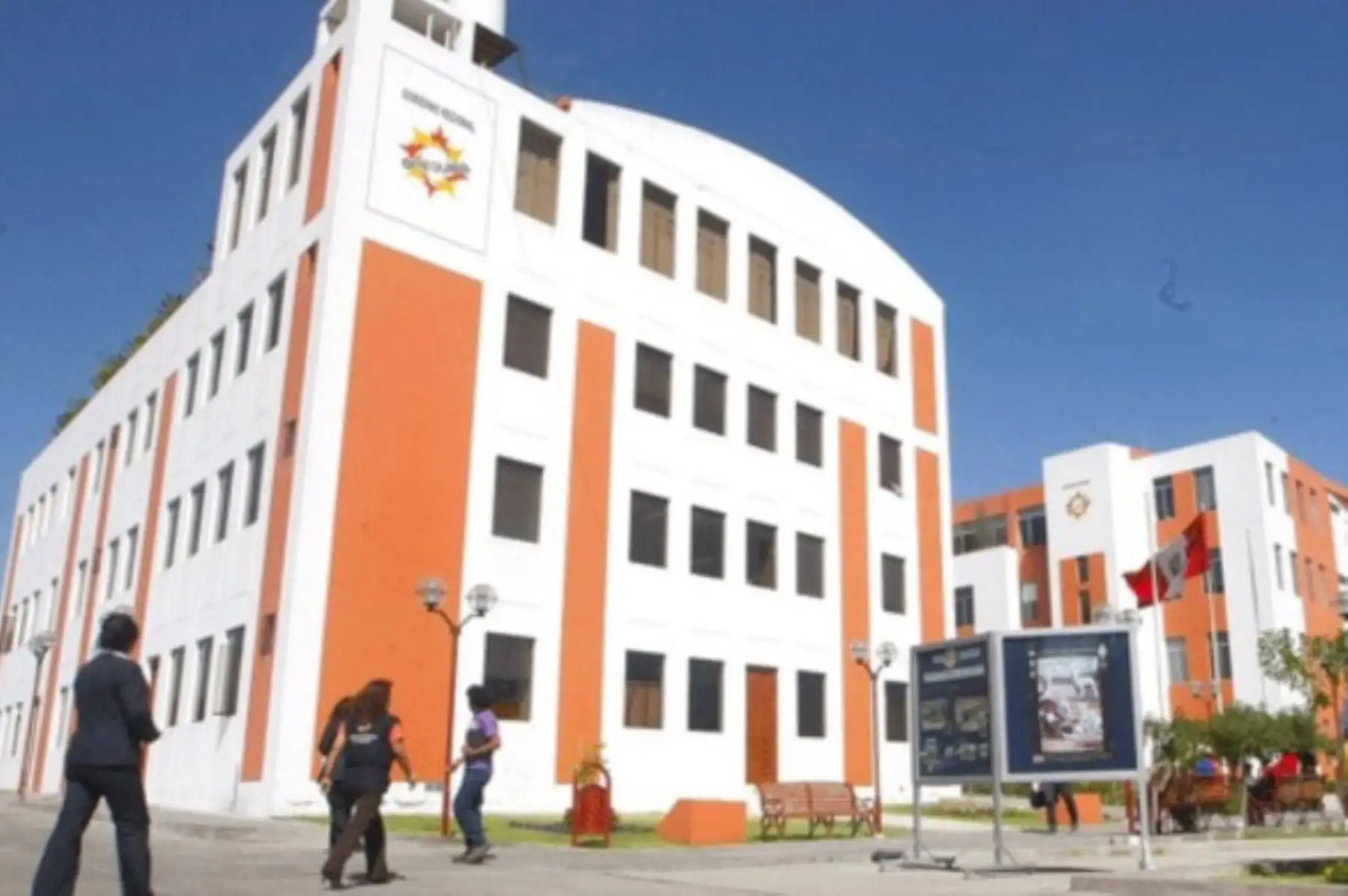 La Gobernación Regional de Arequipa se tendría que definir en una segunda elección, dado que ninguno de los postulantes alcanzó el 30% del respaldo ciudadano, según la encuesta “a boca de urna” realizada por la encuestadora Ipsos Perú.