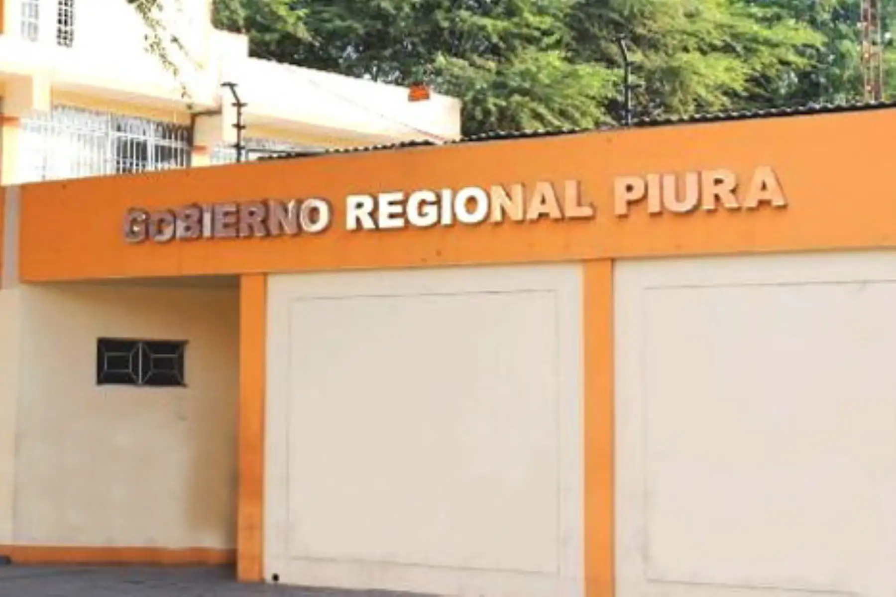 Dos candidatos definirían en segunda votación quien ocupará el cargo de gobernador regional de Piura, dado que si bien habrían obtenido los puntajes más altos en los comicios de hoy, ninguno alcanzó el 30% del respaldo ciudadano que exige la ley electoral, según la encuesta “a boca de urna” realizada por la encuestadora Ipsos Perú.