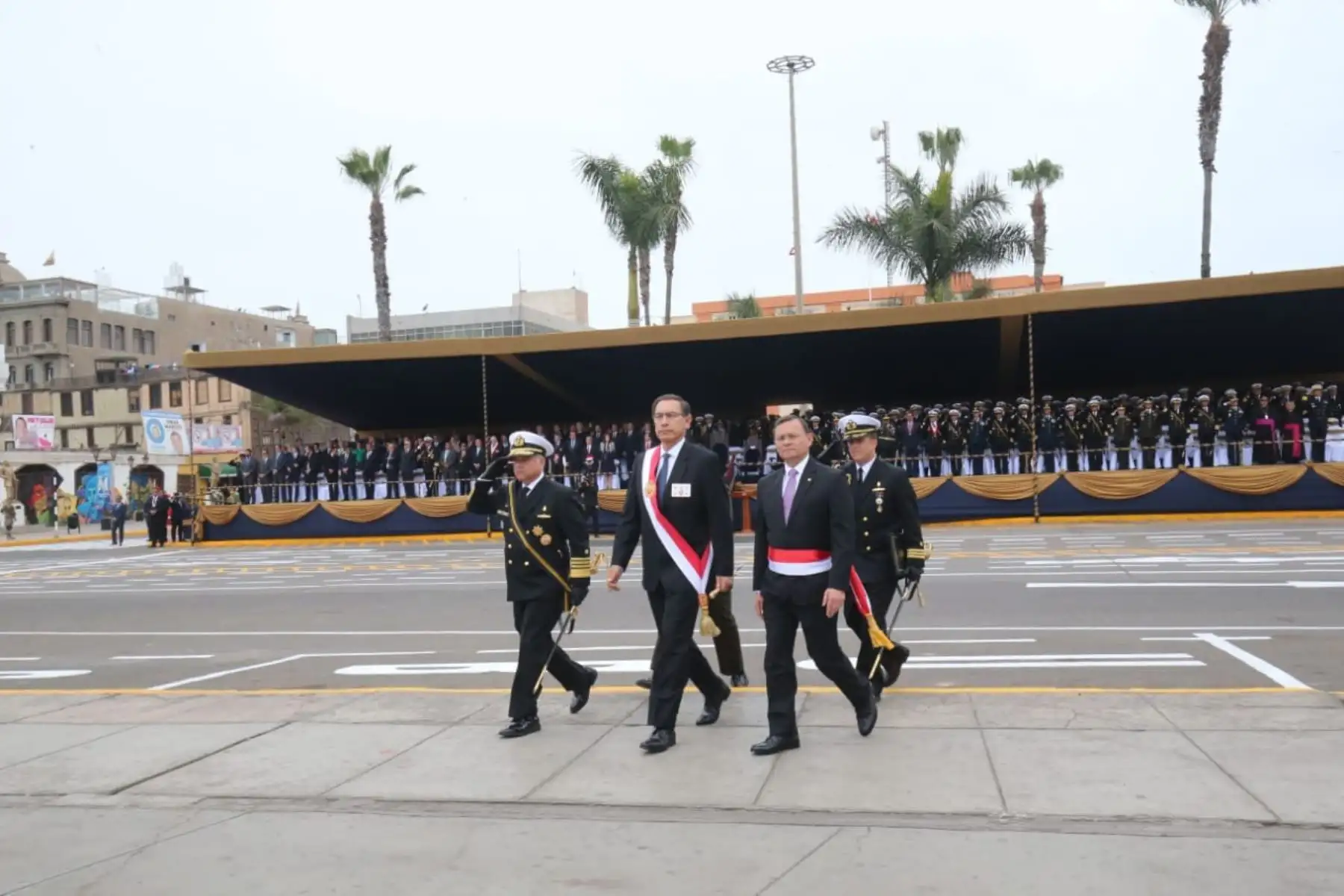 El presidente de la República, Martin Vizcarra, participa en la ceremonia por el 197.º aniversario de la Marina de Guerra del Perú y el 139.º aniversario del Combate de Angamos. Foto: ANDINA/Prensa Presidencia