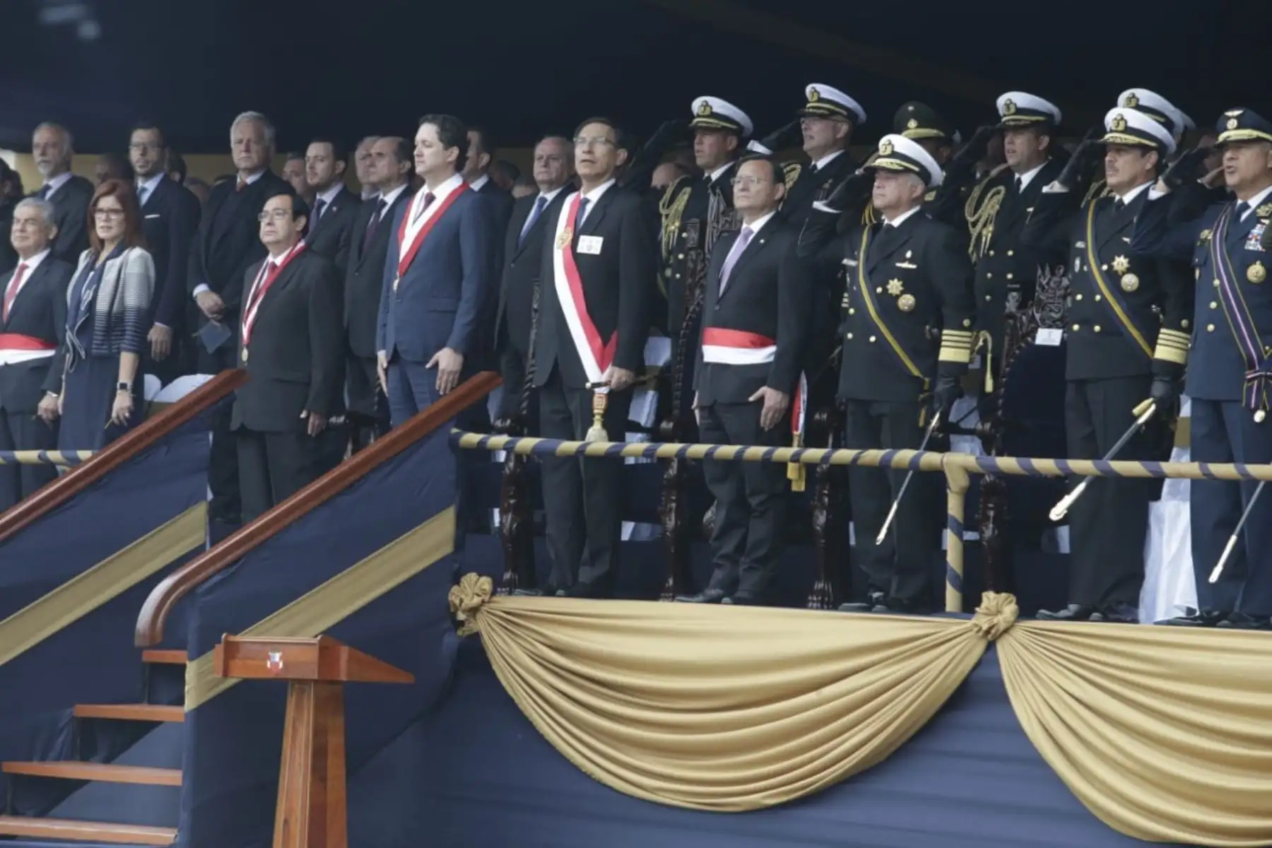 El presidente de la República, Martin Vizcarra, participa en la ceremonia por el 197.º aniversario de la Marina de Guerra del Perú y el 139.º aniversario del Combate de Angamos. Foto: ANDINA/Prensa Presidencia