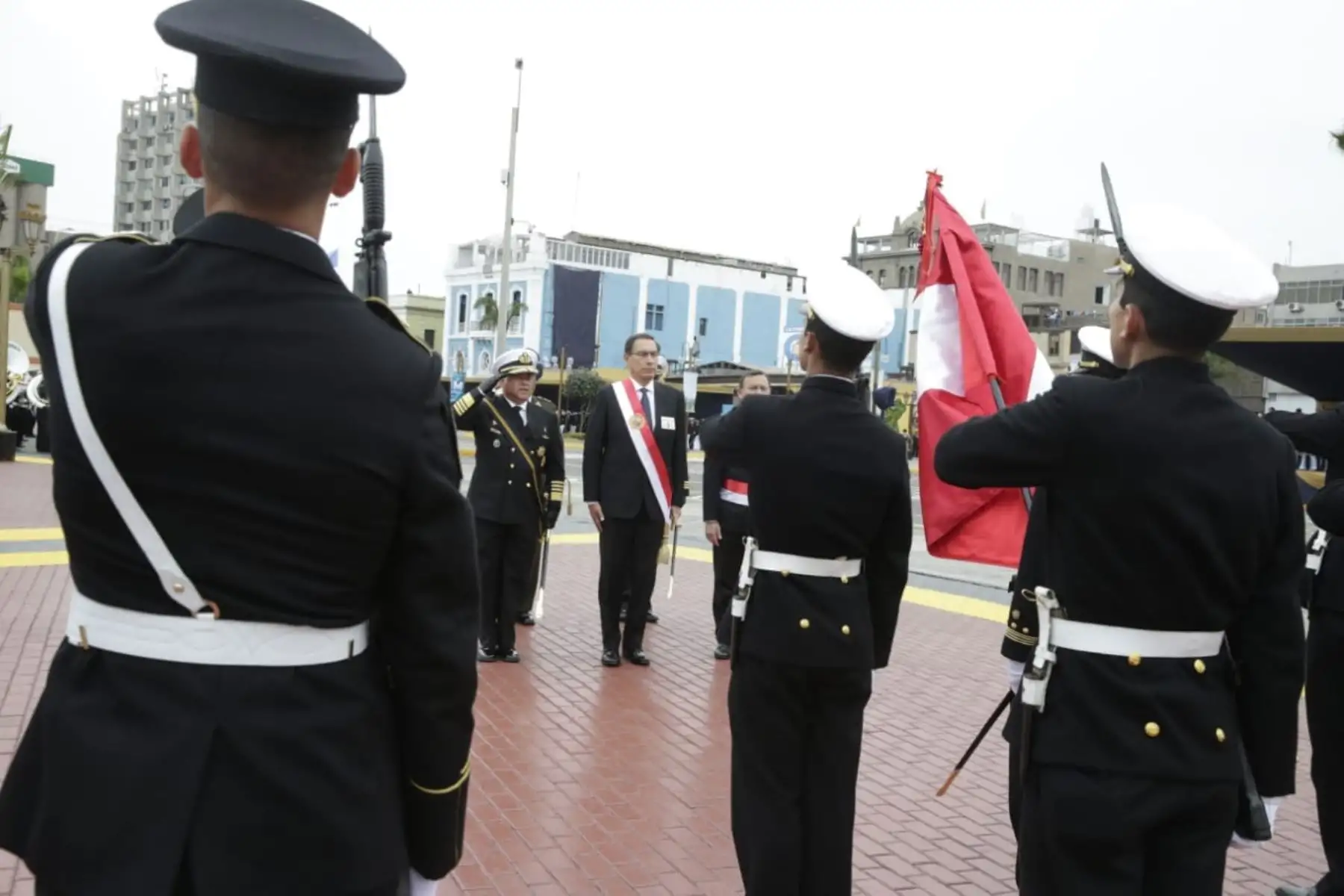 El presidente de la República, Martin Vizcarra, participa en la ceremonia por el 197.º aniversario de la Marina de Guerra del Perú y el 139.º aniversario del Combate de Angamos. Foto: ANDINA/Prensa Presidencia