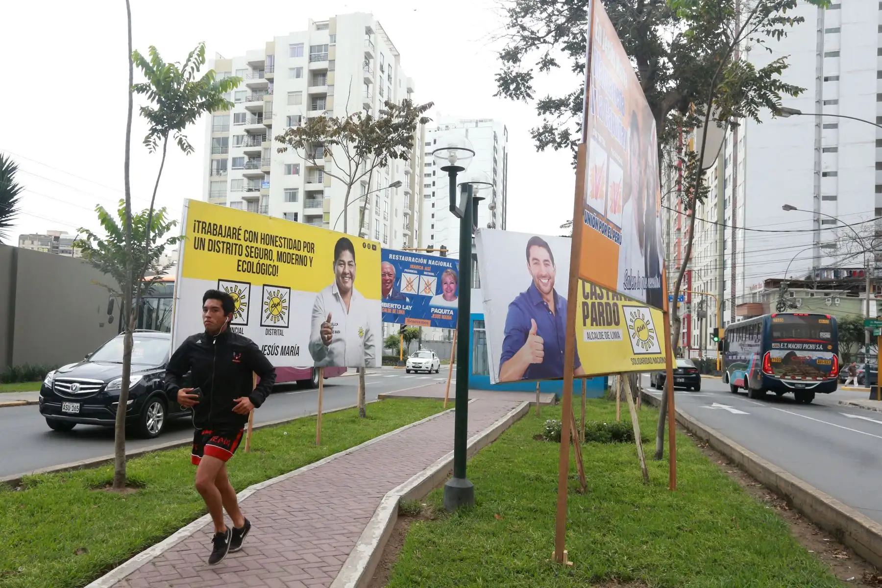 Elecciones Regionales y Municipales 2018, dejaron carteles y anuncios de propaganda electoral en diferentes jurisdicciones de la ciudad de Lima. Foto: ANDINA/Vidal Tarqui