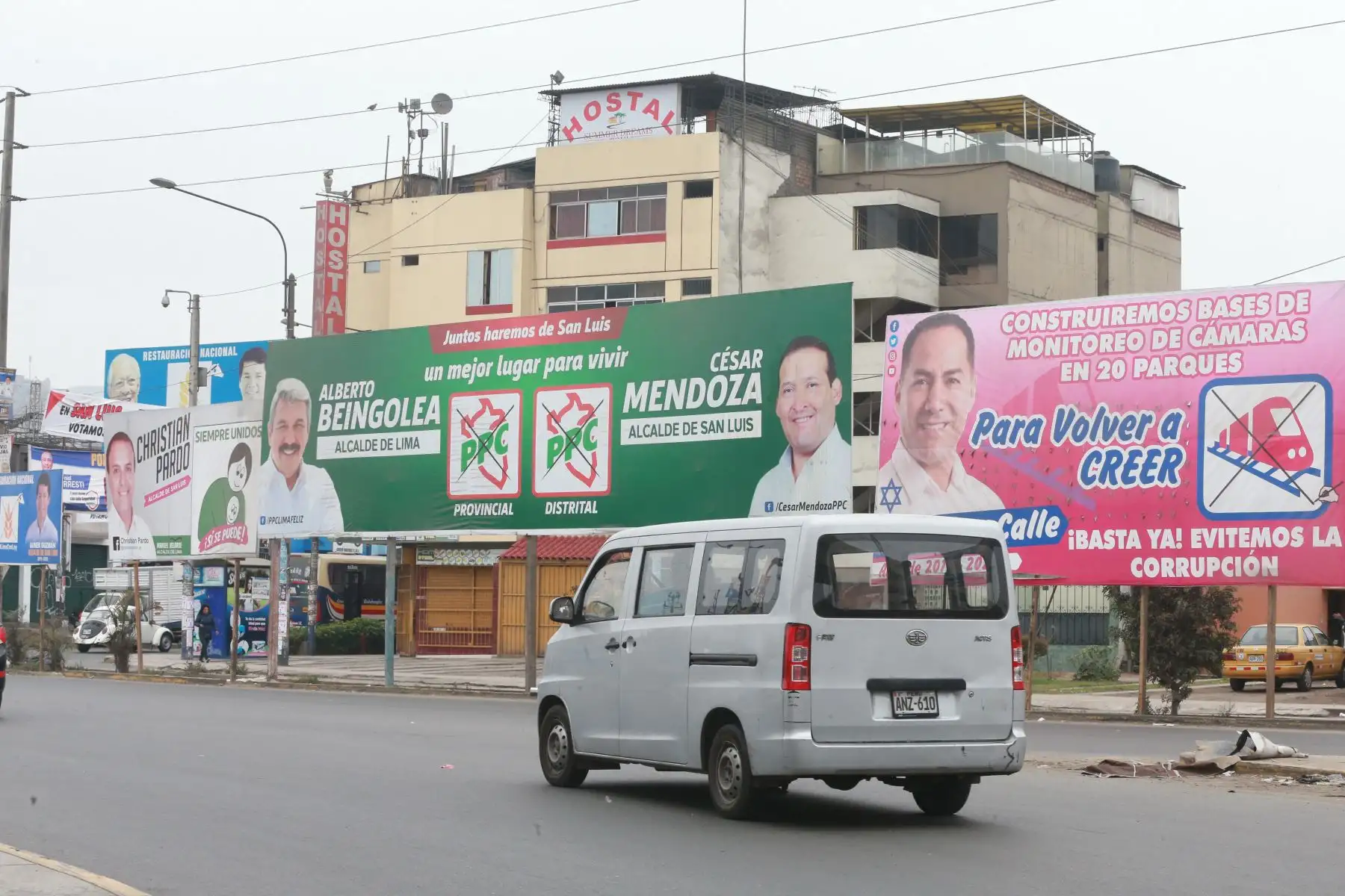Elecciones Regionales y Municipales 2018, dejaron carteles y anuncios de propaganda electoral en diferentes jurisdicciones de la ciudad de Lima. Foto: ANDINA/Vidal Tarqui