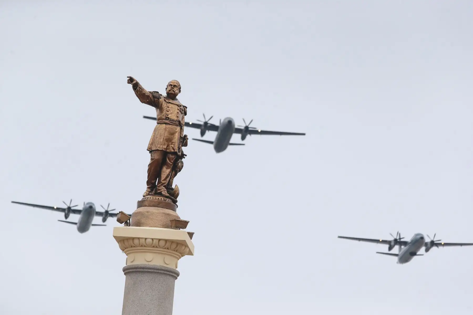 El presidente de la República, Martin Vizcarra, participa en la ceremonia por el 197.º aniversario de la Marina de Guerra del Perú y el 139.º aniversario del Combate de Angamos. Foto: ANDINA/Juan  Carlos Guzman/Prensa Presidencia