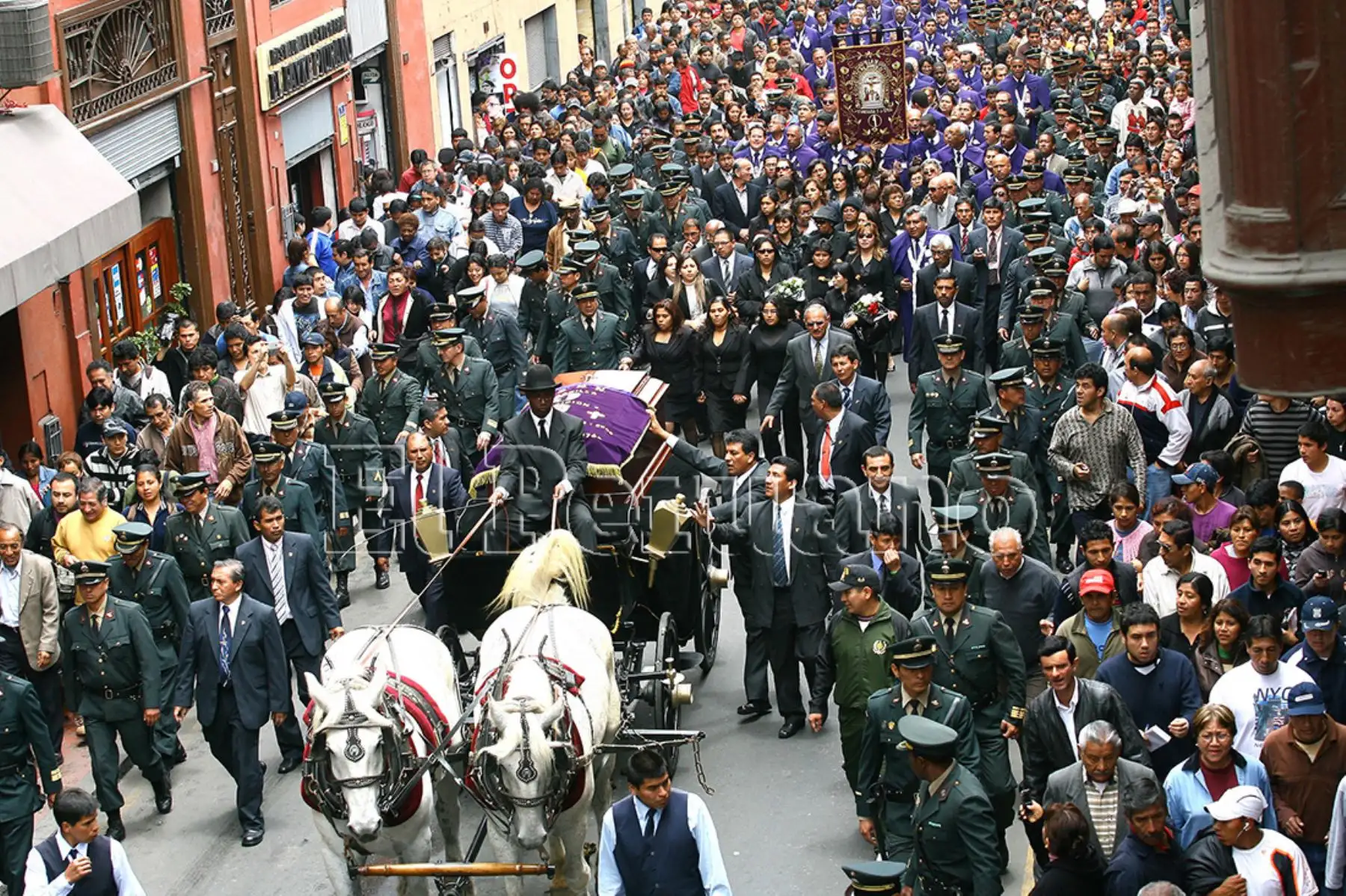 Lima- 11 octubre 2009 / Multitudinario funeral del cantante criollo Arturo "Zambo" Cavero. Foto: Diario Oficial EL PERUANO / Víctor Palomino