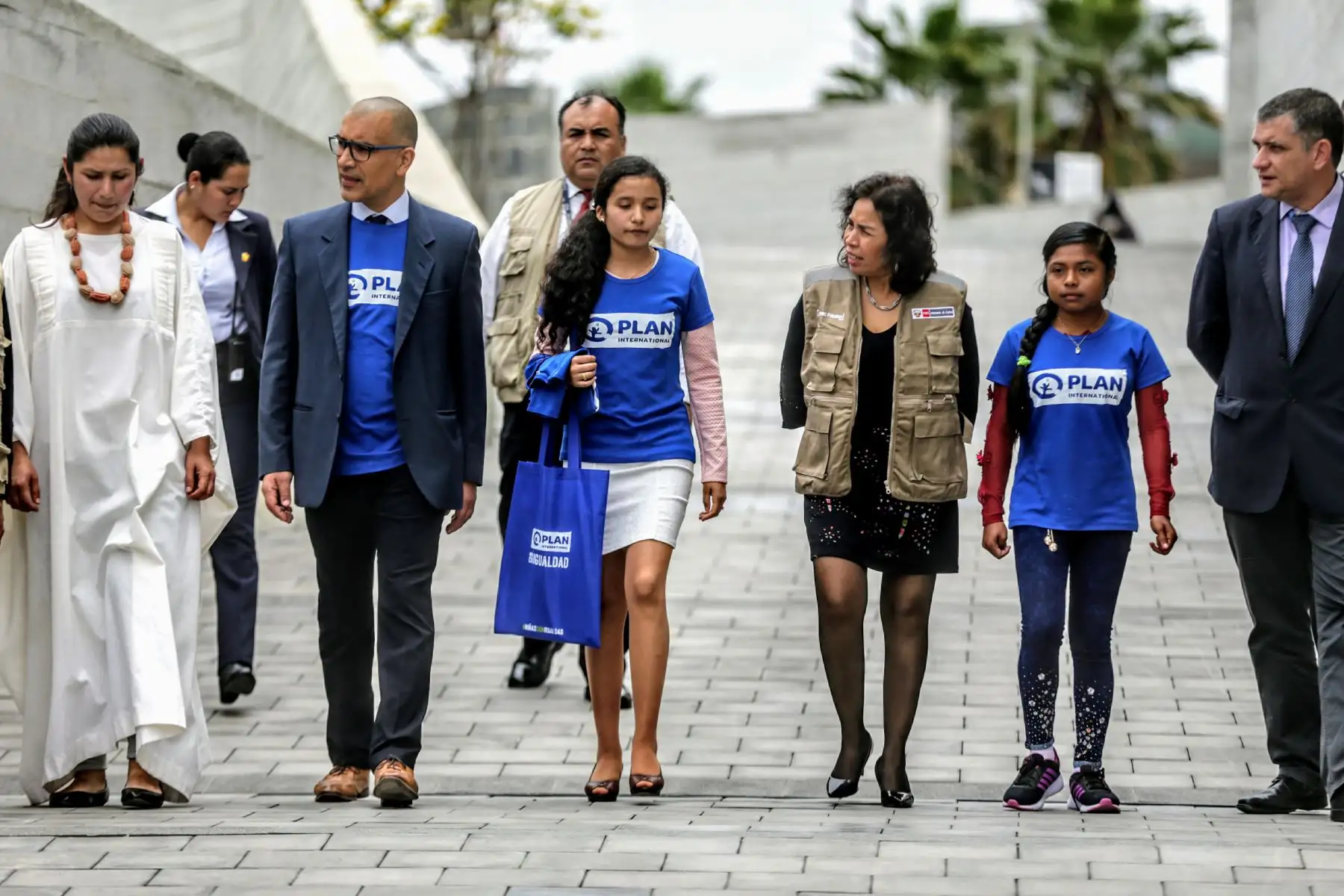 En el marco de la iniciativa global por el Dia Internacional de la Niña, la ministra de Cultura, Patricia Balbuena cedió simbolicamente su cargo a una menor de edad proveniente de Piura. Foto: ANDINA/Luis Iparraguirre