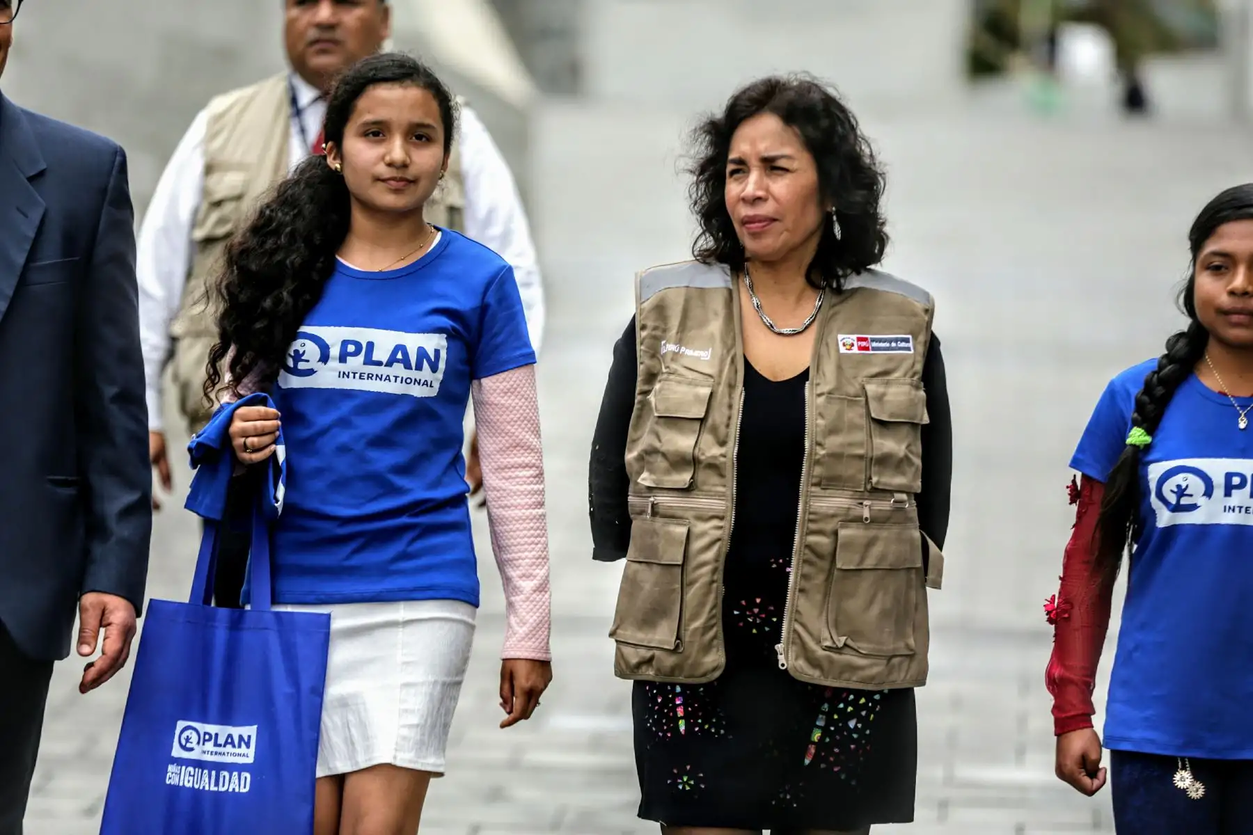 En el marco de la iniciativa global por el Dia Internacional de la Niña, la ministra de Cultura, Patricia Balbuena cedió simbolicamente su cargo a una menor de edad proveniente de Piura. Foto: ANDINA/Luis Iparraguirre