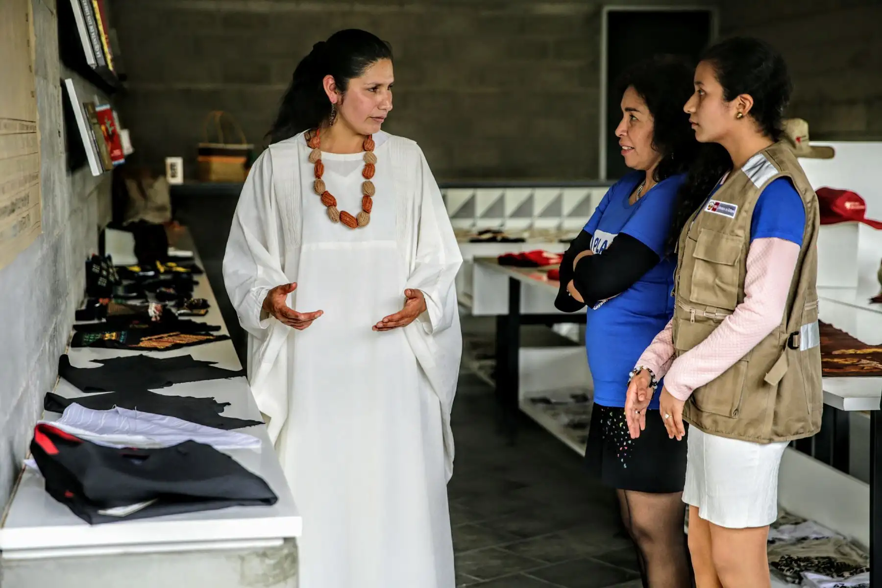 En el marco de la iniciativa global por el Dia Internacional de la Niña, la ministra de Cultura, Patricia Balbuena cedió simbolicamente su cargo a una menor de edad proveniente de Piura. Foto: ANDINA/Luis Iparraguirre
