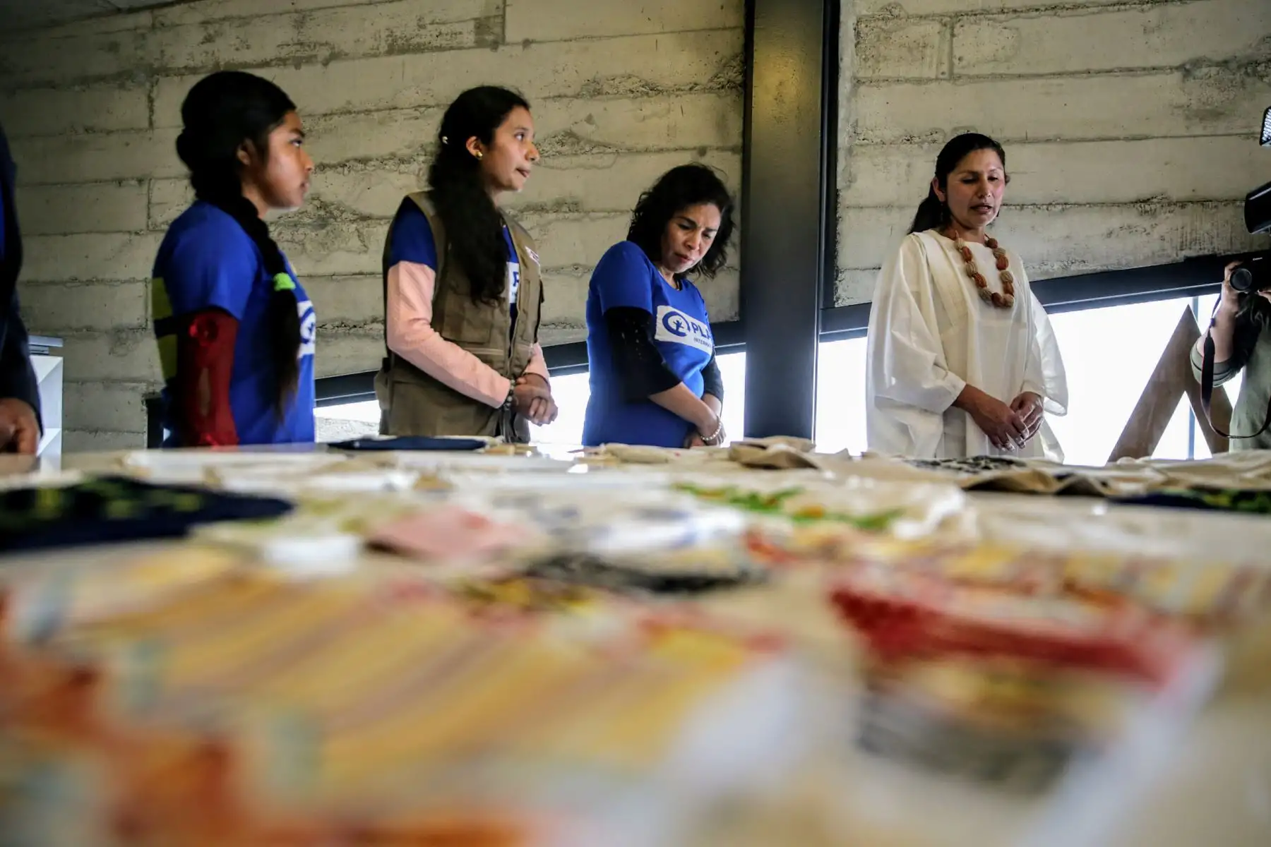 En el marco de la iniciativa global por el Dia Internacional de la Niña, la ministra de Cultura, Patricia Balbuena cedió simbolicamente su cargo a una menor de edad proveniente de Piura. Foto: ANDINA/Luis Iparraguirre