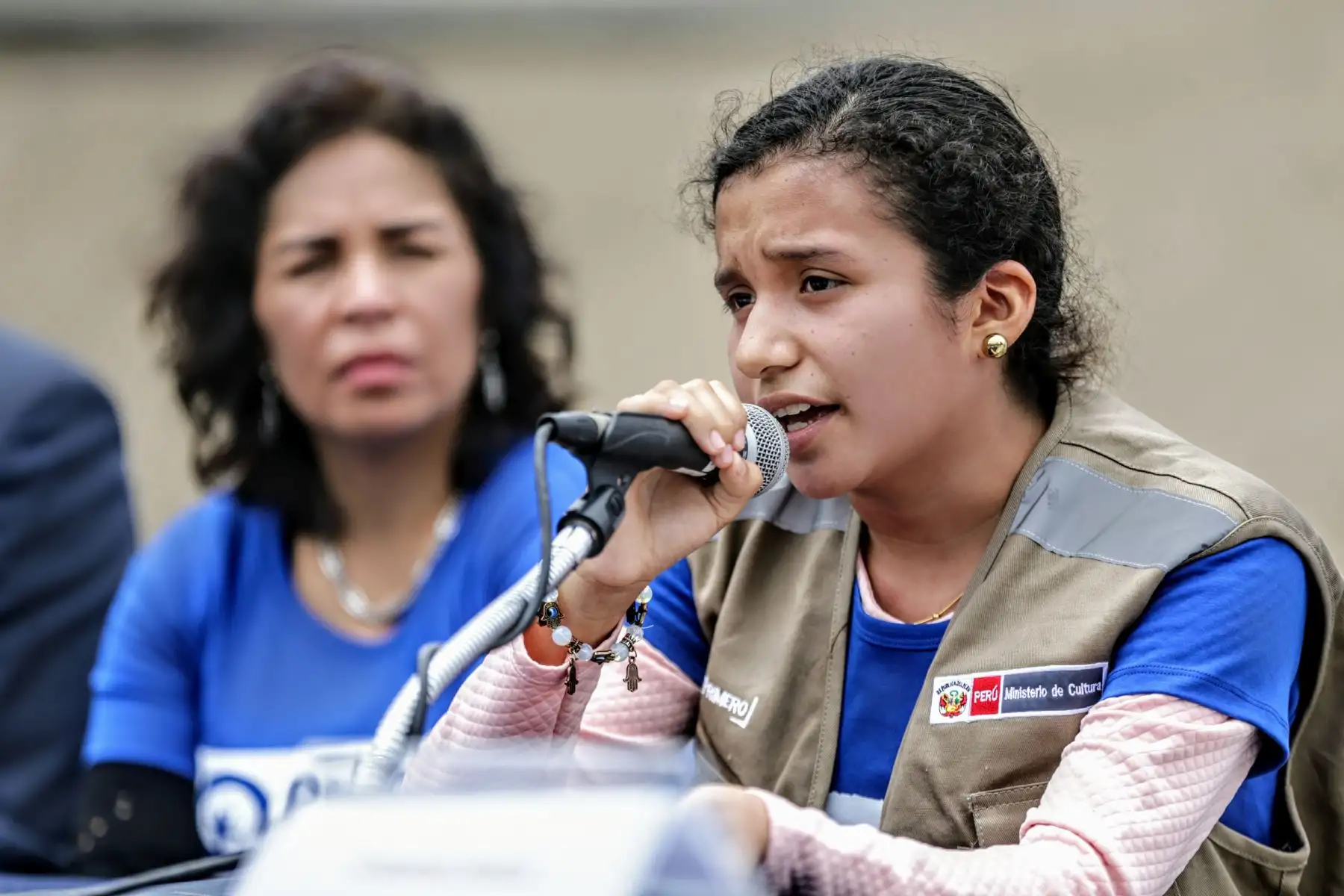 En el marco de la iniciativa global por el Dia Internacional de la Niña, la ministra de Cultura, Patricia Balbuena cedió simbolicamente su cargo a una menor de edad proveniente de Piura. Foto: ANDINA/Luis Iparraguirre