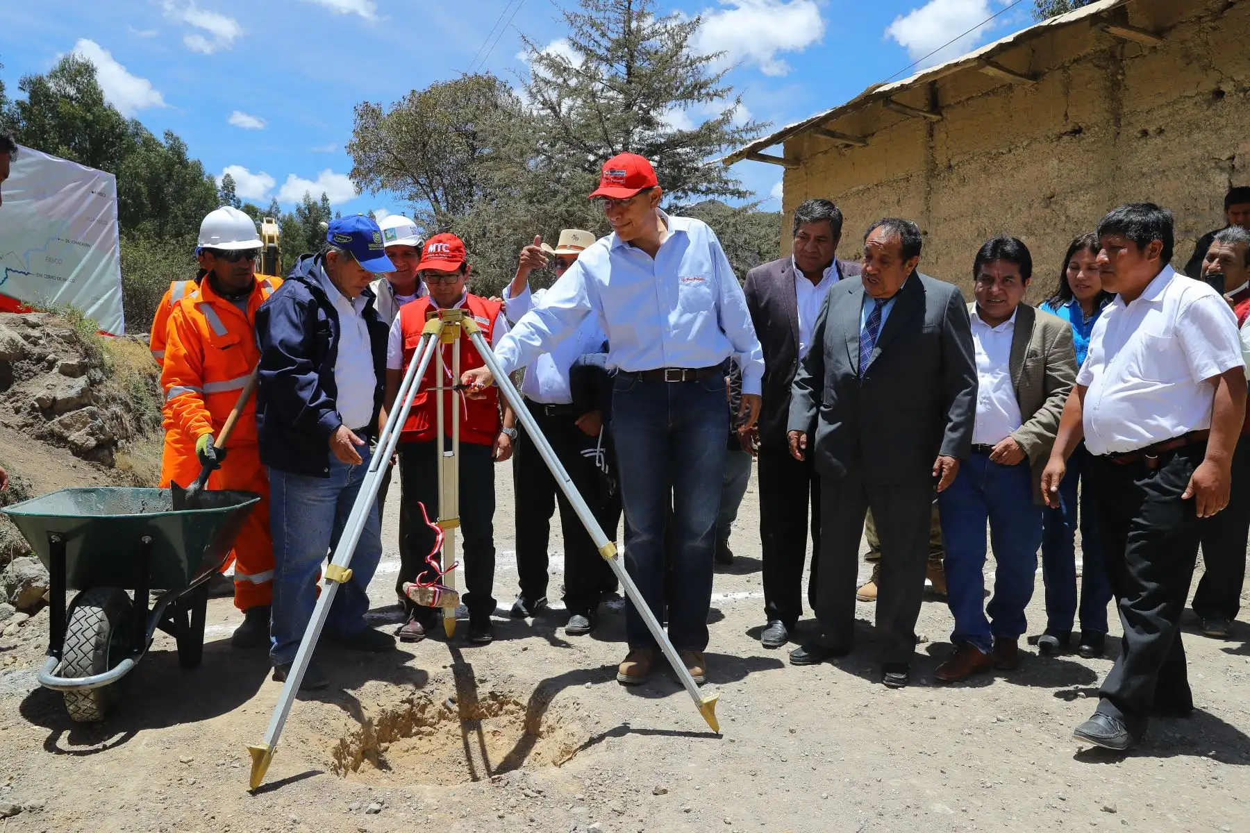 Presidente de la República,Martín Vizcarra, da inicio a las obras de mejoramiento de la carretera Oyón - Ambo, en la región Lima.Foto: ANDINA/Andrés Valle/Prensa Presidencia