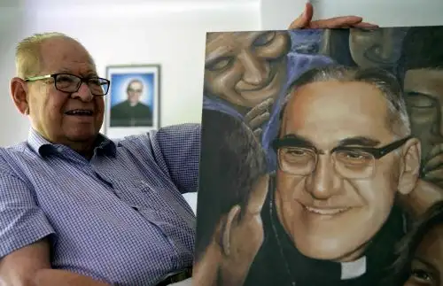 El salvadoreño Gaspar Romero, hermano del difunto monseñor salvadoreño Oscar Arnulfo Romero Foto: AFP