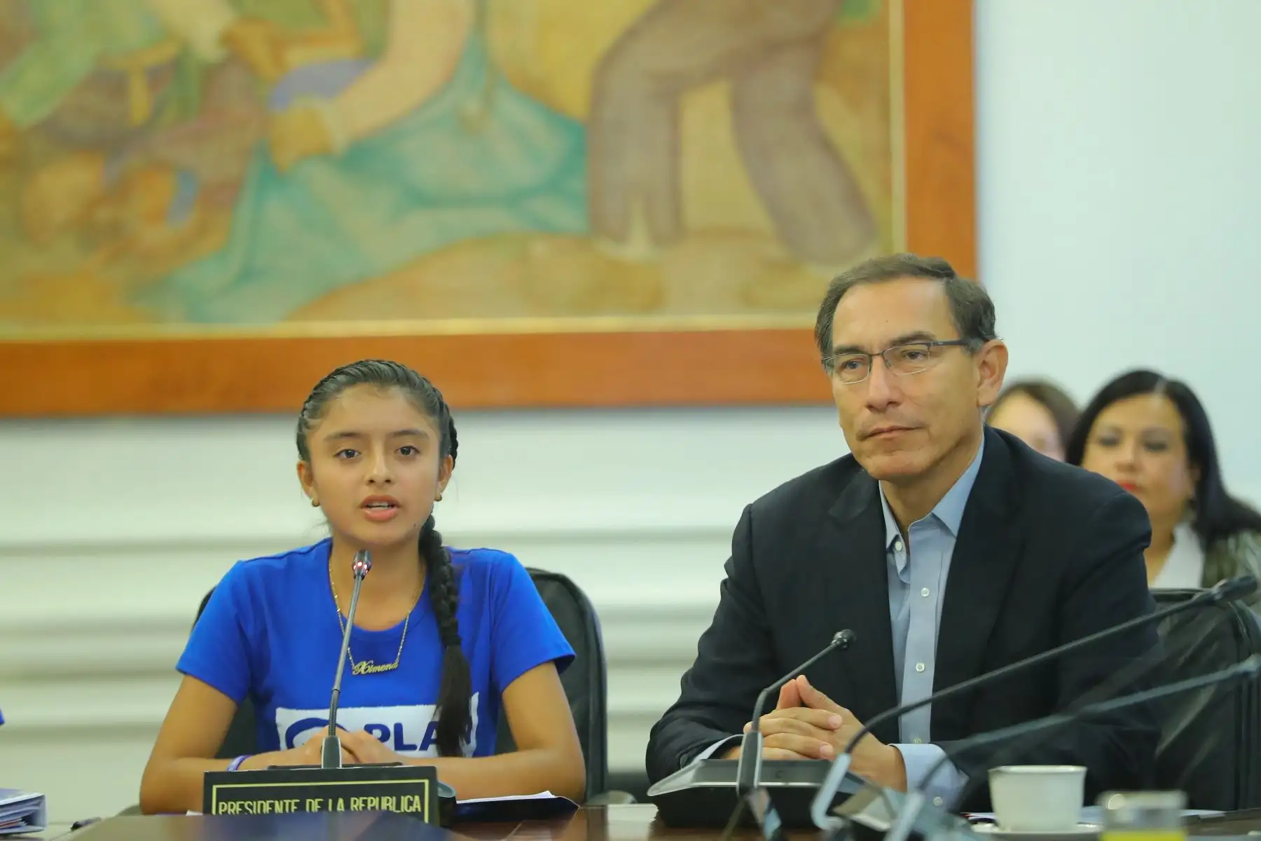 Como parte de las actividades por el Día Internacional de la Niña, y reafirmando el compromiso para proteger los derechos de las niñas, especialmente de aquellas que se encuentran en situación de vulnerabilidad, el presidente de la República, Martín Vizcarra, cedió hoy de manera simbólica su cargo a la niña piurana Emily Ximena Córdova.Foto: ANDINA/Andrés Valle/Prensa Presidencia