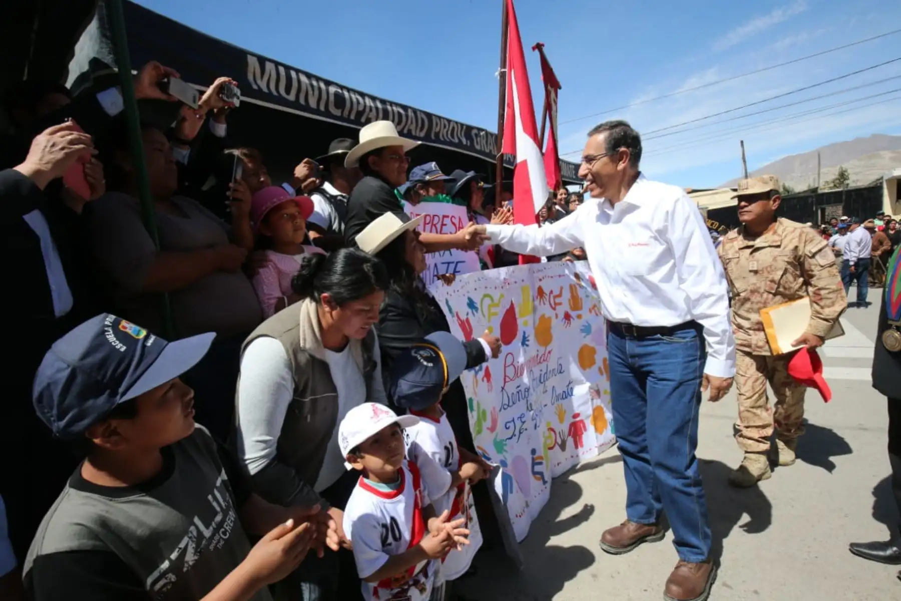 Presidente de la República Vizcarra, quien se encuentra en una visita de trabajo, en la región de Moquegua. El jefe de Estado inspecionó las obras de la carretera Moquegua – Arequipa, en el sector de Omate. Foto: ANDINA/Prensa Presidencia