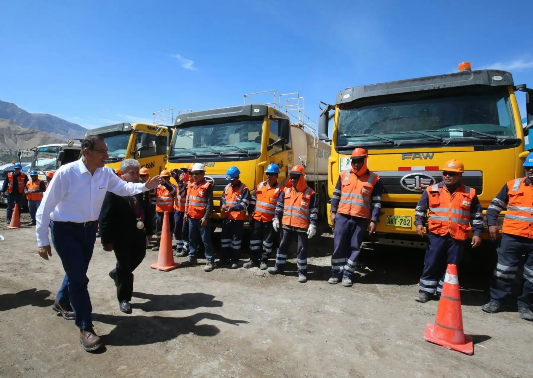 Presidente de la República, Martín Vizcarra, quien se encuentra en una visita de trabajo, en la región de Moquegua. El jefe de Estado inspecionó las obras de la carretera Moquegua – Arequipa, en el sector de Omate. Foto: ANDINA/Prensa Presidencia