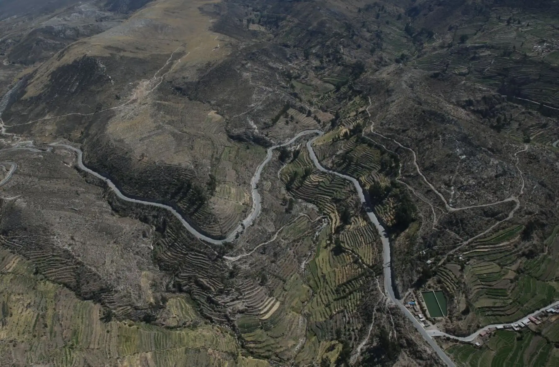 Presidente de la República, Martín Vizcarra, quien se encuentra en una visita de trabajo, en la región de Moquegua. El jefe de Estado inspecionó las obras de la carretera Moquegua – Arequipa, en el sector de Omate. Foto: ANDINA/Prensa Presidencia