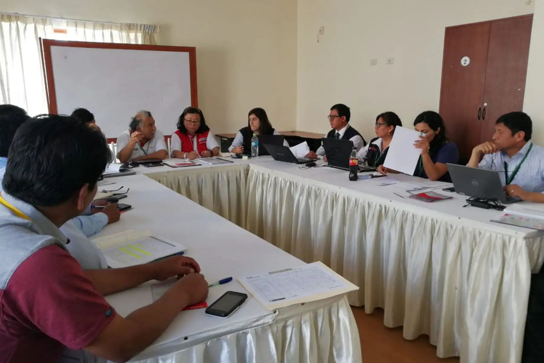 En el marco del Muni-Ejecutivo que se desarrolla en la región Moquegua, ministros y viceministros sostienen reuniones con autoridades regionales y locales para evaluar el avance de los proyectos que impulsarán el progreso y mejorarán la calidad de vida de la población.