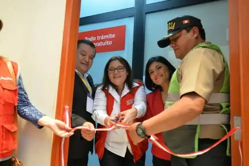 La ministra de la Mujer y Poblaciones Vulnerables, Ana María Mendieta, y la viceministra de Seguridad Pública del Ministerio del Interior, Nataly Ponce, inauguraron el Centro de Emergencia Mujer en la comisaría San Antonio, ubicado en la provincia Mariscal Nieto,la región Moquegua.