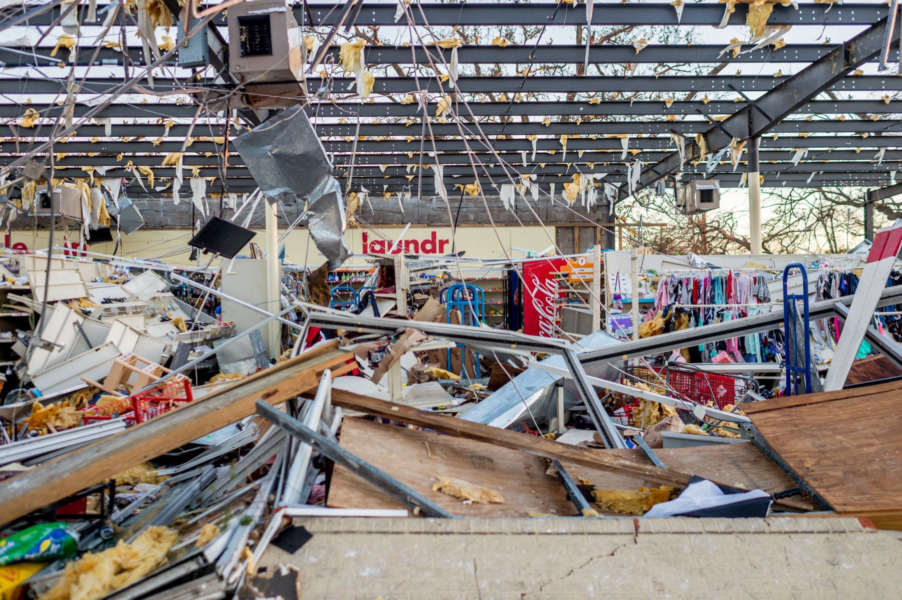 El interior de una tienda Family Dollar Store tras el paso del huracán Michael en Millville, Florida Foto: AFP