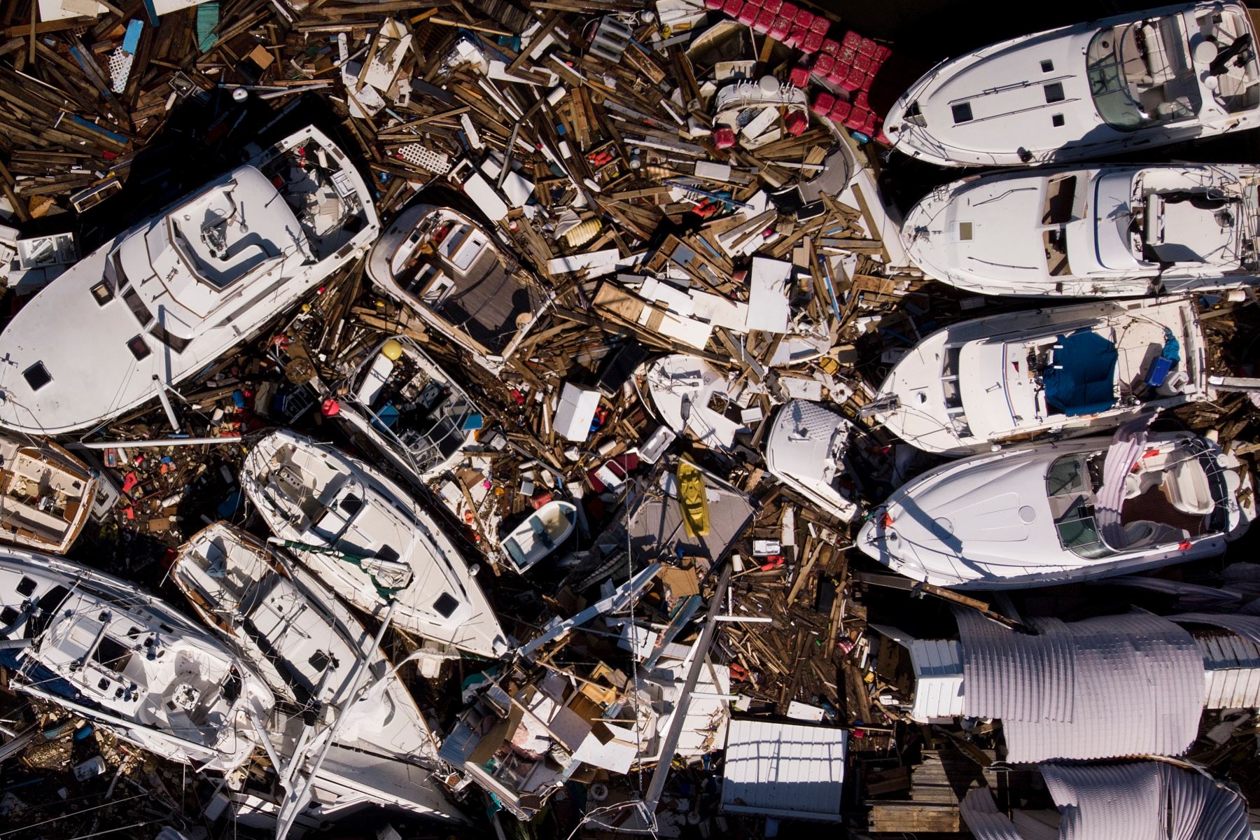 En esta vista aérea, los barcos dañados por la tormenta se ven después del huracán Michael, en la ciudad de Panamá, Florida. - Los residentes de Florida Panhandle se despertaron a las escenas de devastación el jueves después de que Michael abriera un camino a través de la región costera como un poderoso huracán que mató al menos a dos personas. AFP