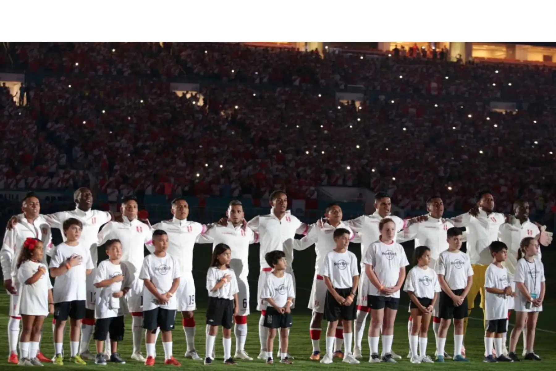 Las selecciones de Perú y Chile empatan sin goles al final del primer tiempo del partido amistoso disputado en el Hard Rock Stadium de Miami. Foto:ANDINA/ FPF