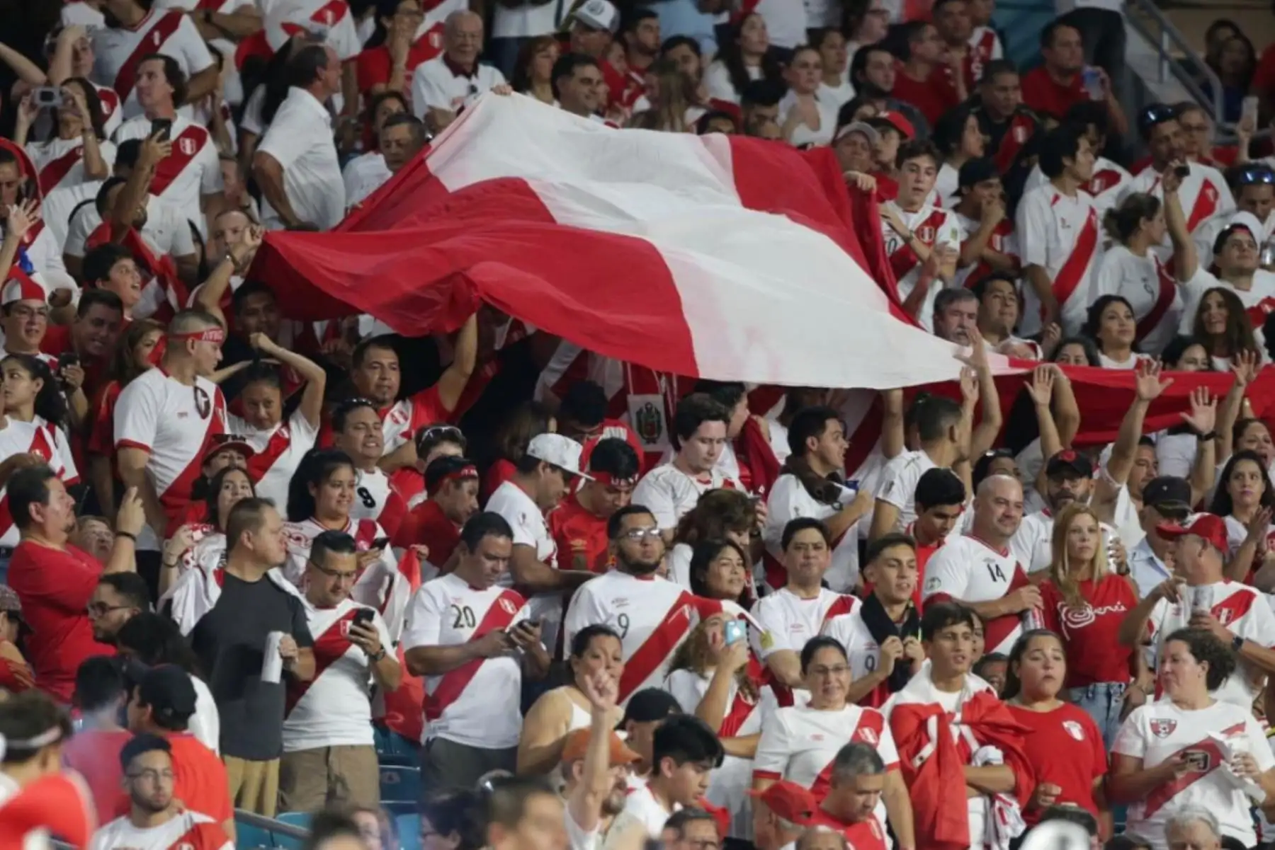 Las selecciones de Perú y Chile empatan sin goles al final del primer tiempo del partido amistoso disputado en el Hard Rock Stadium de Miami. Foto:ANDINA/ FPF
