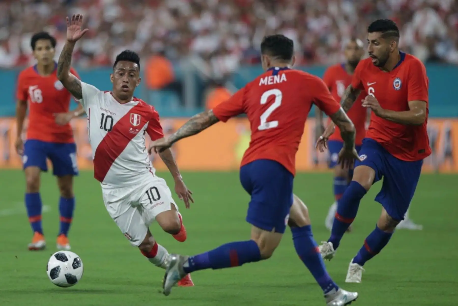 Las selecciones de Perú y Chile empatan sin goles al final del primer tiempo del partido amistoso disputado en el Hard Rock Stadium de Miami. Foto:ANDINA/ FPF