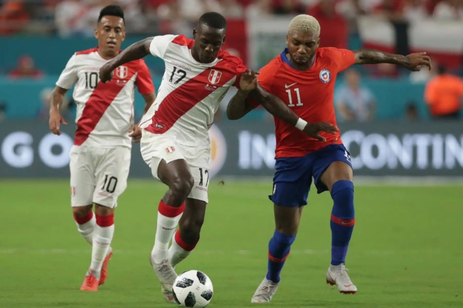 Las selecciones de Perú y Chile empatan sin goles al final del primer tiempo del partido amistoso disputado en el Hard Rock Stadium de Miami. Foto:ANDINA/ FPF