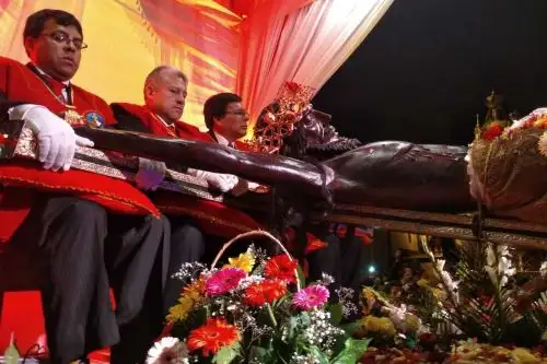 Así fue el ingreso del Señor de los Temblores a la Basílica Catedral del Cusco.  Fotos: Percy Hurtado
