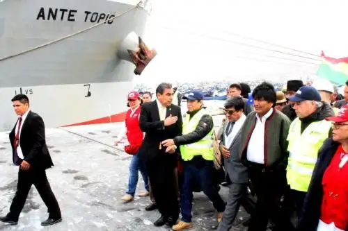 El presidente de Bolivia, Evo Morales, visitó hoy la ciudad y el puerto de Ilo, en la región Moquegua, donde destacó la importancia de dicho terminal marítimo del sur peruano para el desarrollo comercial y económico boliviano. Foto: Facebook/ Municipalidad Provincial de Ilo.