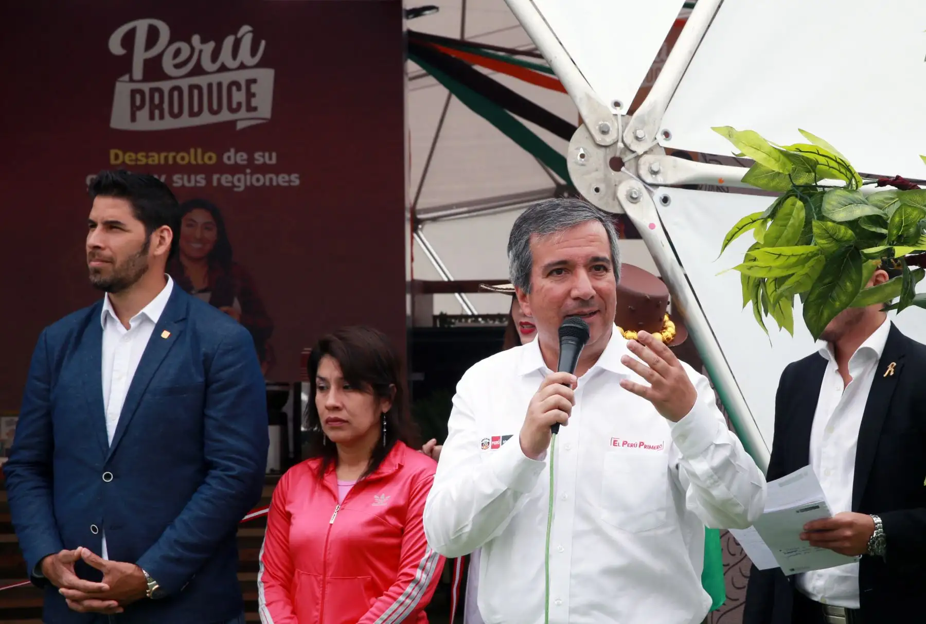 Ministro de la Producción, Raúl Pérez-Reyes, inaugurò Feria Domo "Perú Produce"; que reúne a más de  100 mipymes, de todas las,en la Costa Verde de San Miguel .Foto: ANDINA/Norman Córdova