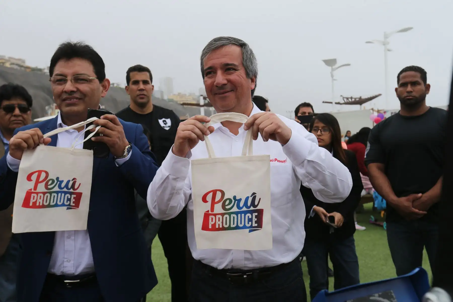 Ministro de la Producción, Raúl Pérez-Reyes, inaugurò Feria Domo "Perú Produce"; que reúne a más de  100 mipymes, de todas las,en la Costa Verde de San Miguel .Foto: ANDINA/Norman Córdova