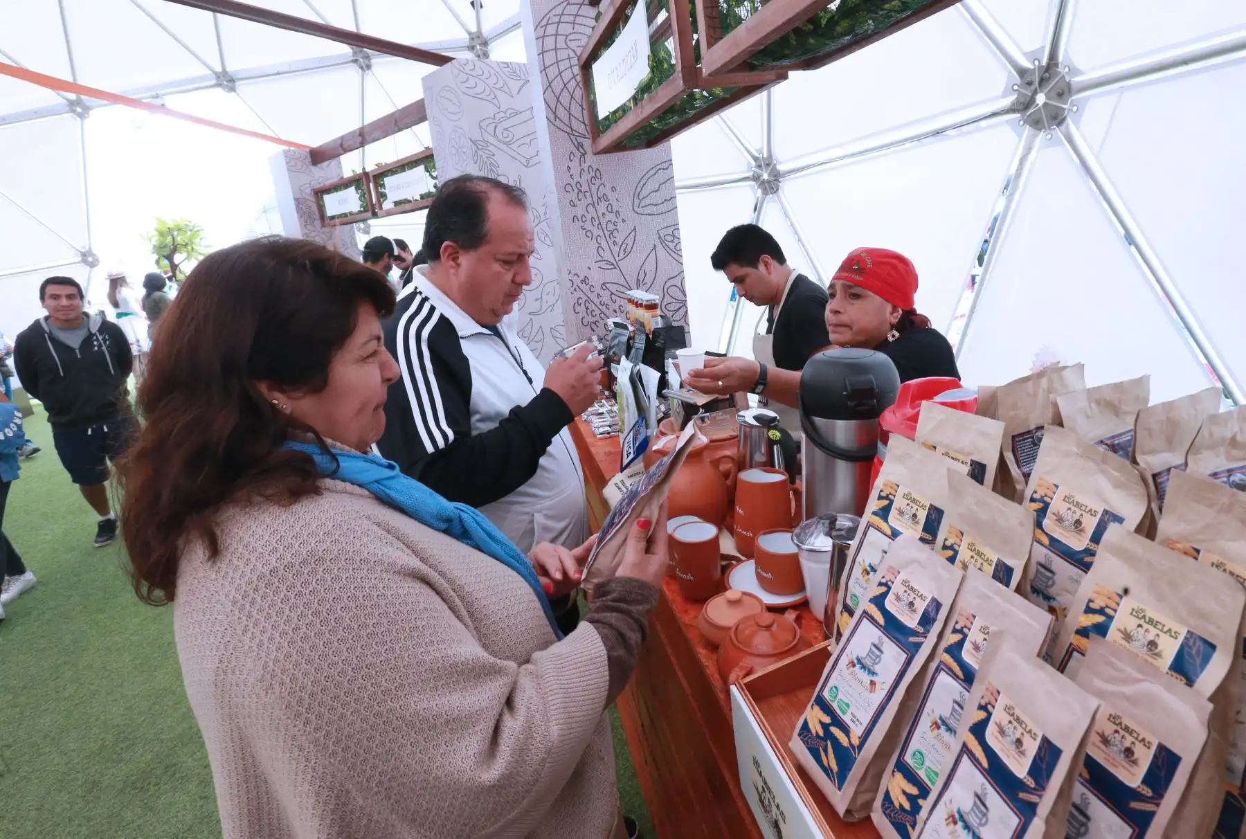 Productos regionales, procedentes de nuestro Perù presentan en la feria de productos Domo "Perú Produce", que reúne a más de 10 milpymes, en la Costa Verde de San Miguel .Foto: ANDINA/Norman Córdova
