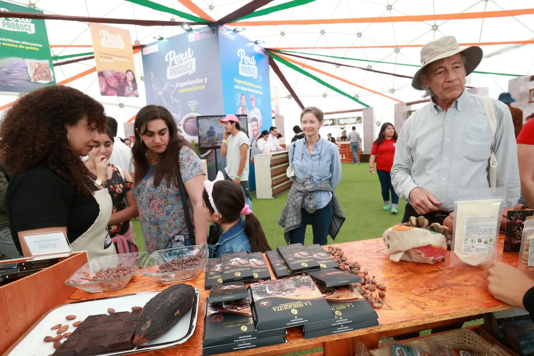 Feria de productos Domo "Perú Produce", reúne a mas de 10 milpymes en de la Costa Verde de San Miguel .Foto: ANDINA/Norman Córdova