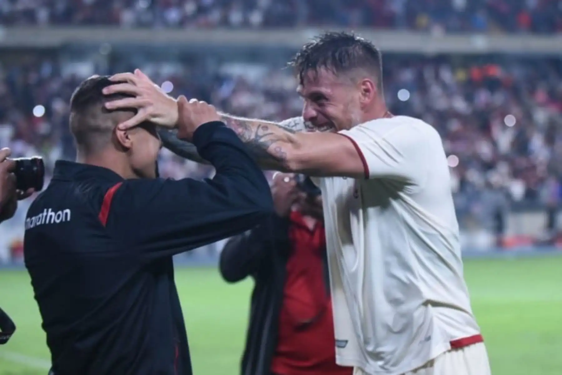 Universitario de Deportes ganó 2 - 1 al Unión Comercio en un disputado encuentro pendiente por la quinta fecha del Torneo Clausura, jugado en el Estadio Nacional, triunfo que lo aleja de la zona de la baja.Foto: ANDINA/Difusión